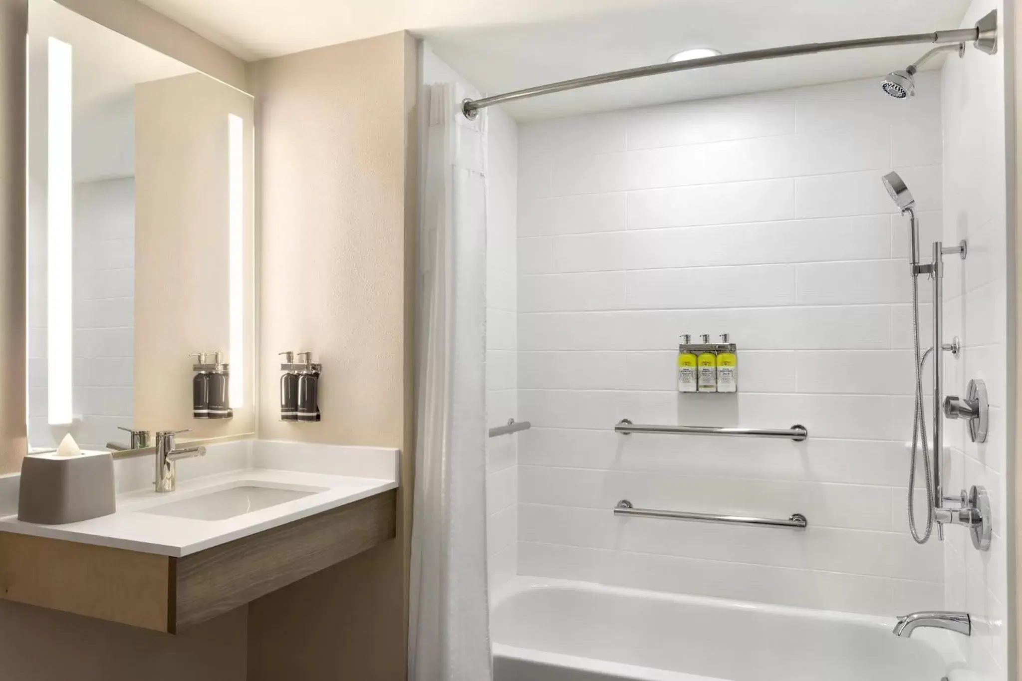 Suite with Mobility Accessible Tub - Non-Smoking in Holiday Inn Express Hotel & Suites Fort Pierce West by IHG Suite with Mobility Accessible Tub - Non-Smoking in Holiday Inn Express Hotel & Suites Fort Pierce West by IHG