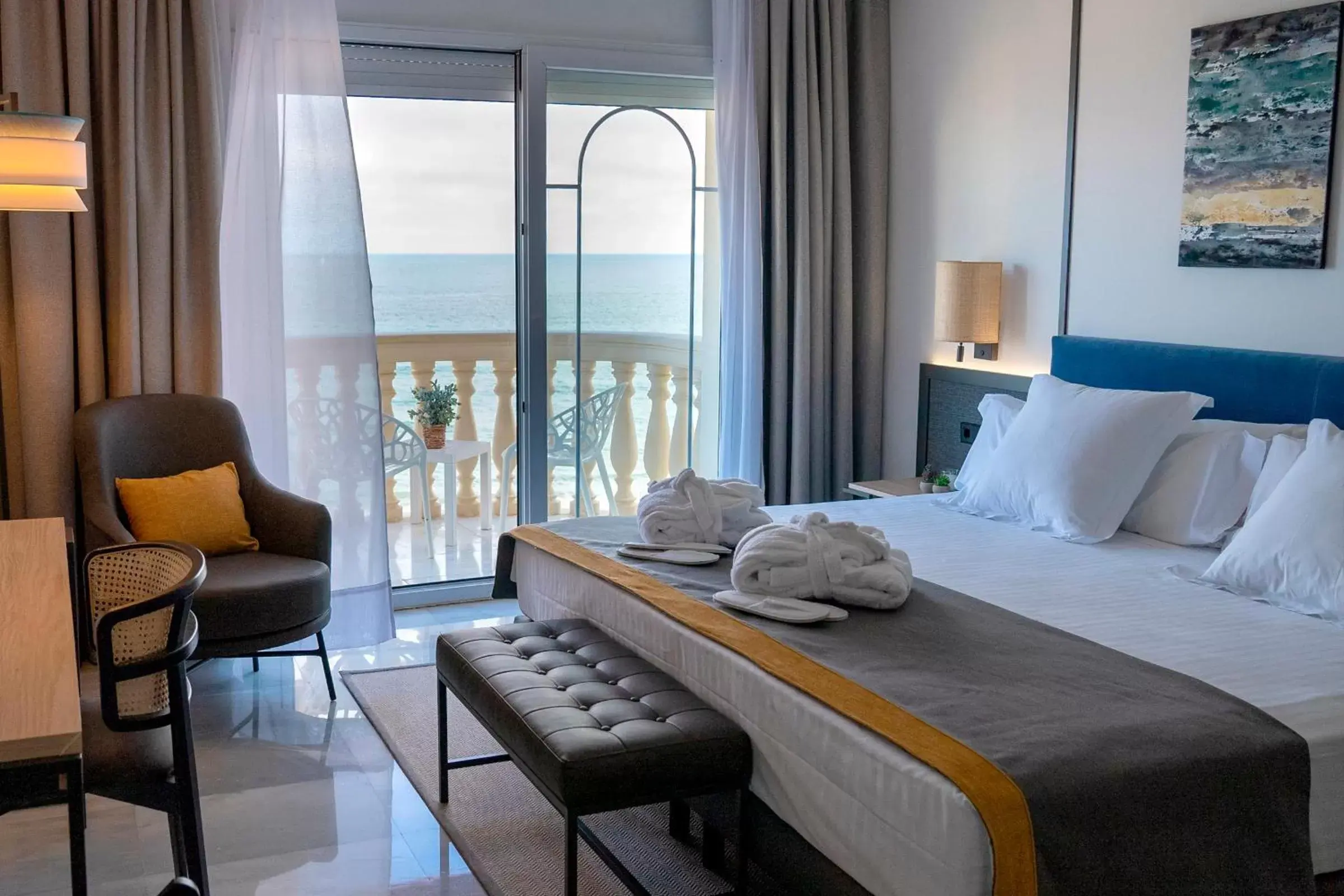 Deluxe Room with Balcony and Sea View in URH Sitges Playa Deluxe Room with Balcony and Sea View in URH Sitges Playa
