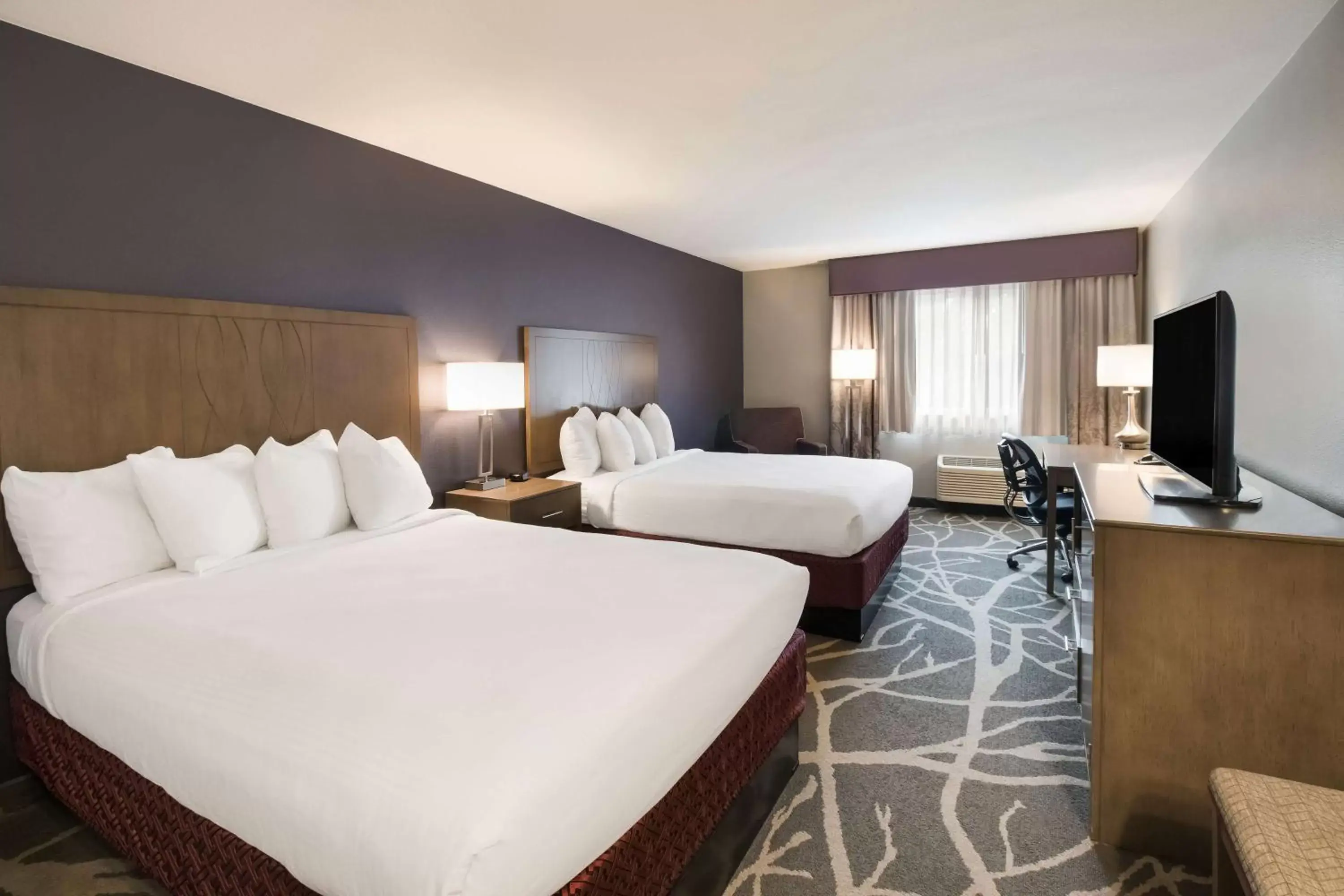 Queen Room with Two Queen Beds in Best Western McMinnville Inn Queen Room with Two Queen Beds in Best Western McMinnville Inn