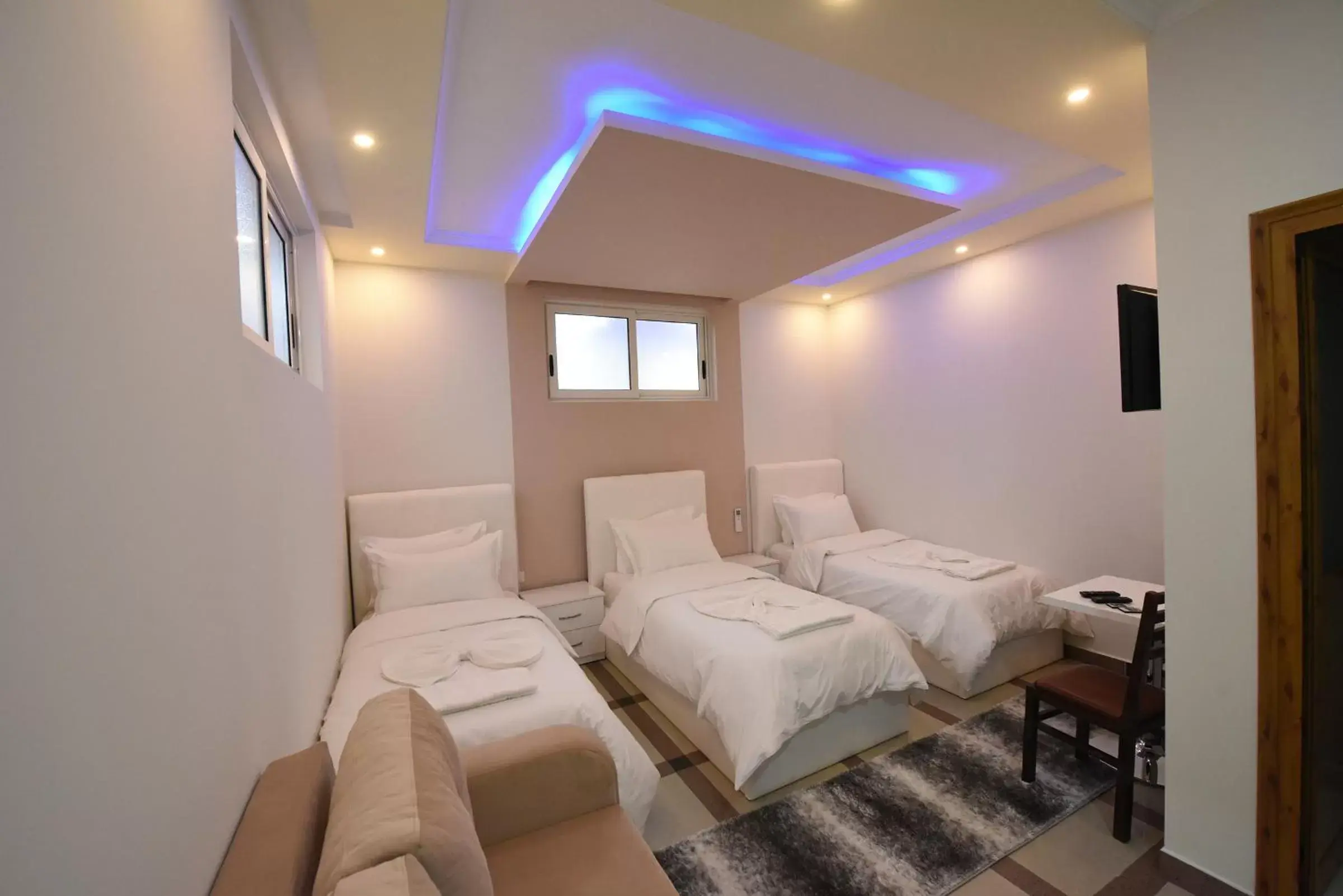 Basic Triple Room in Buna Park Hotel Basic Triple Room in Buna Park Hotel