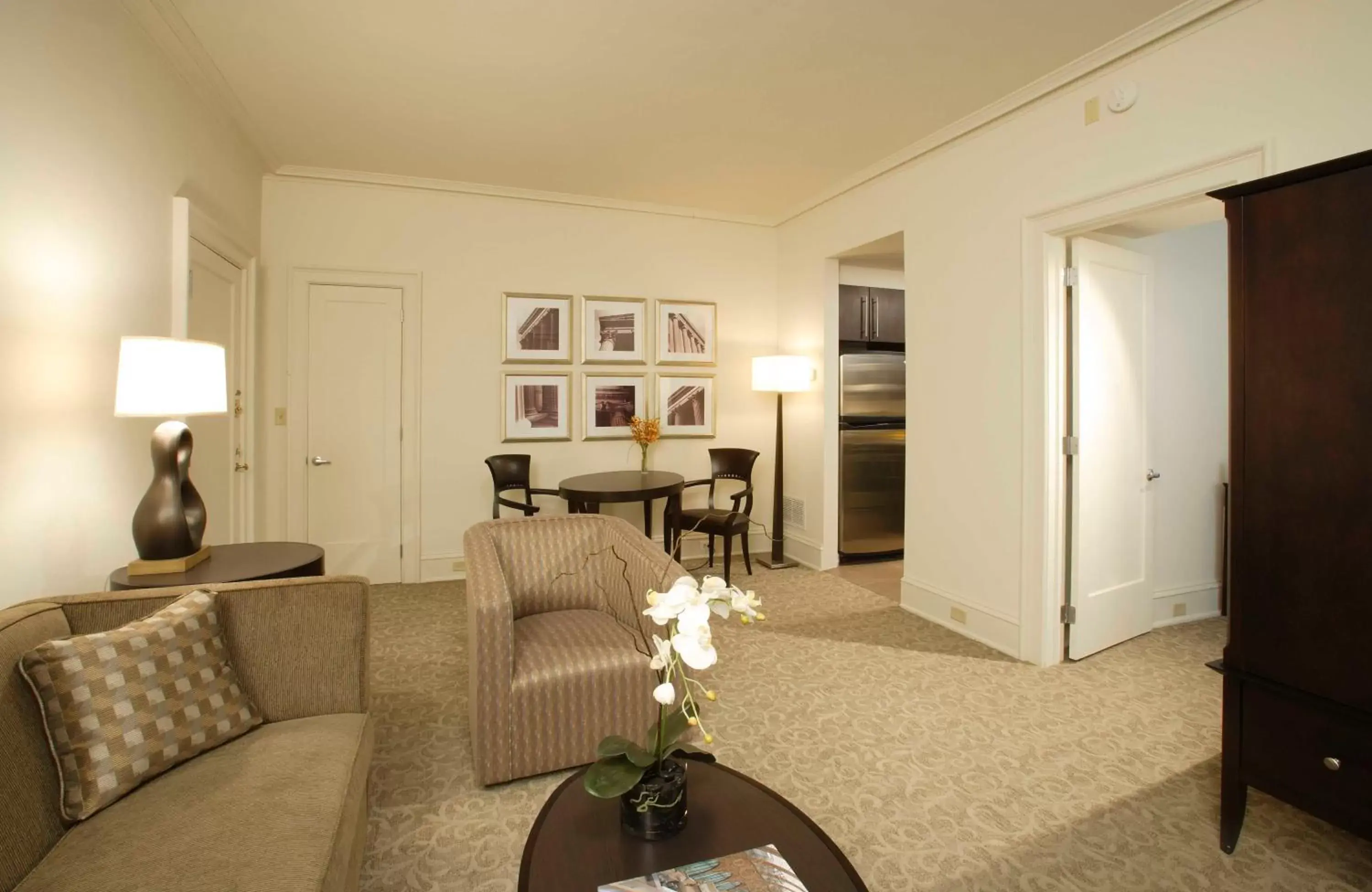 One Bedroom Suite in AKA Rittenhouse Square One Bedroom Suite in AKA Rittenhouse Square
