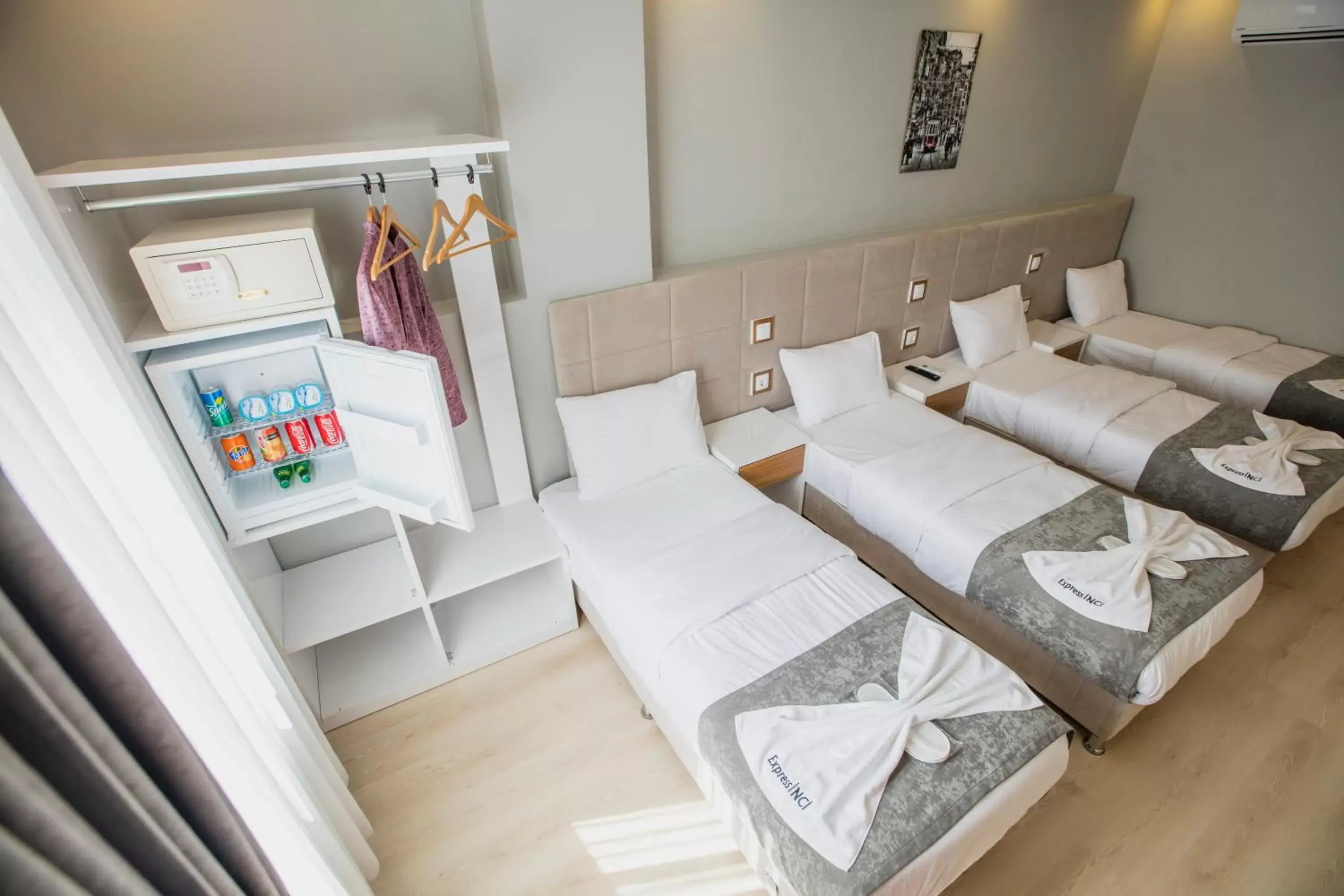 Deluxe Quadruple Room in Express İnci Hotel Deluxe Quadruple Room in Express İnci Hotel