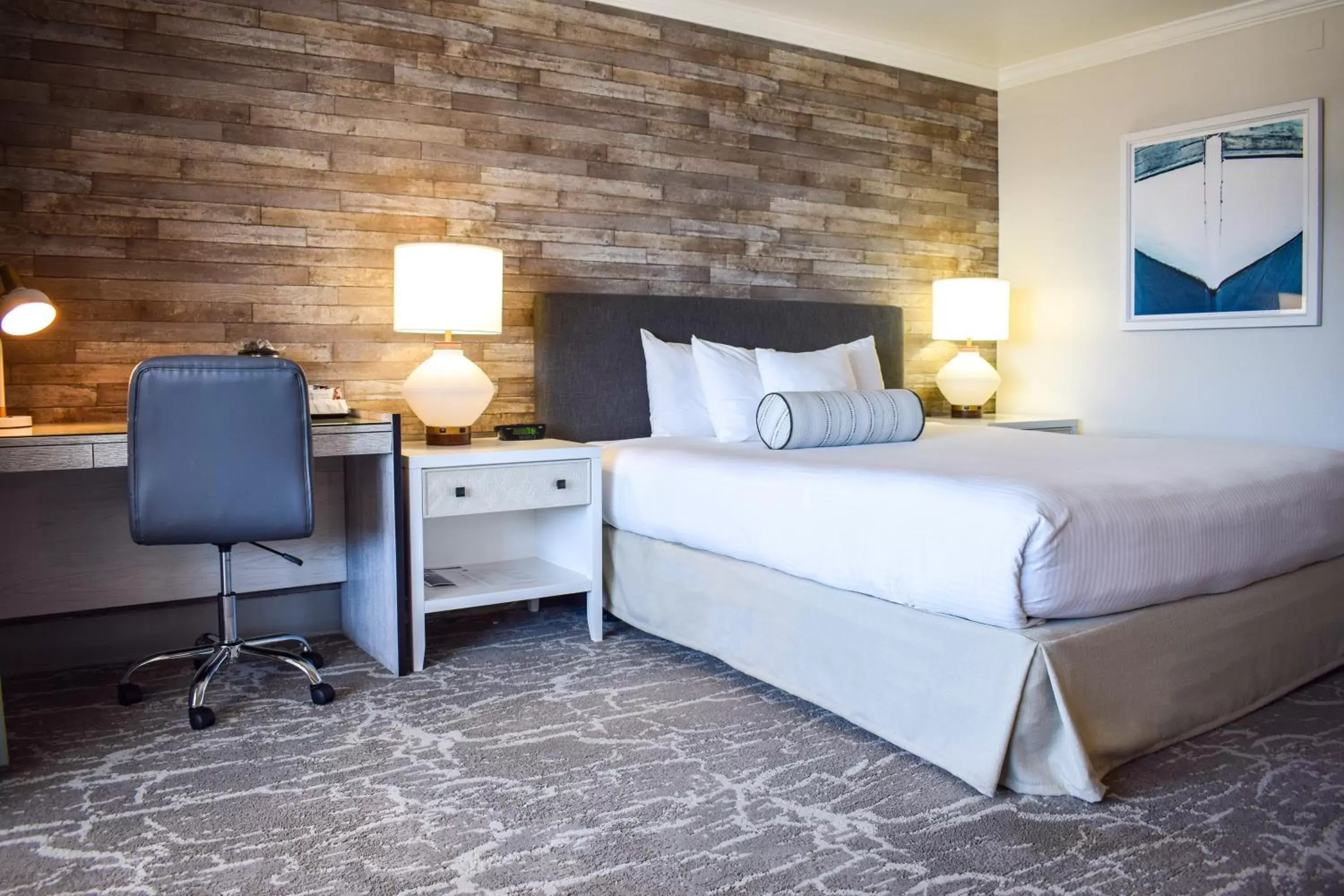 King Room Harbor Side with Balcony in Beachside Inn King Room Harbor Side with Balcony in Beachside Inn