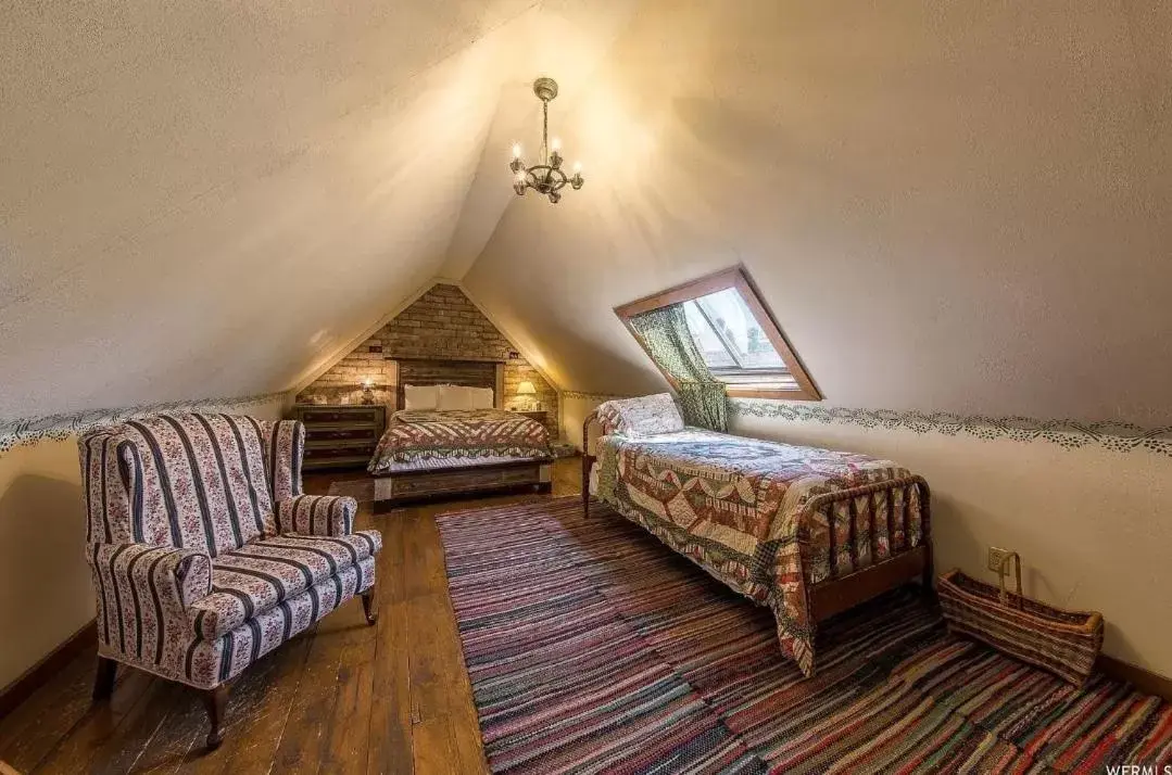 Triple Room with Private Bathroom in The Mulberry Inn -An Historic Bed and Breakfast Triple Room with Private Bathroom in The Mulberry Inn -An Historic Bed and Breakfast