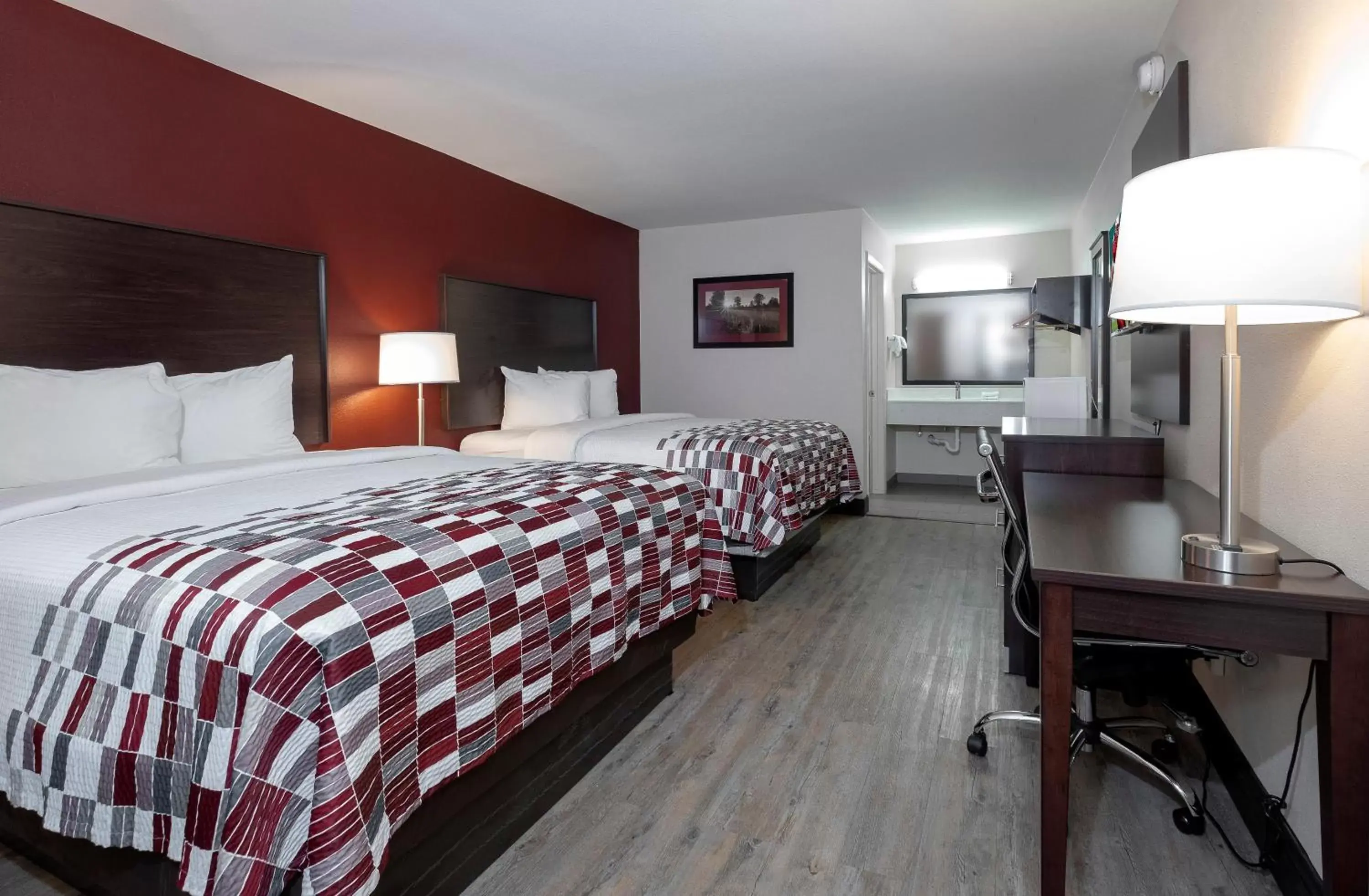 Superior Room with Two Double Beds Non-Smoking in Red Roof Inn Muscle Shoals Superior Room with Two Double Beds Non-Smoking in Red Roof Inn Muscle Shoals