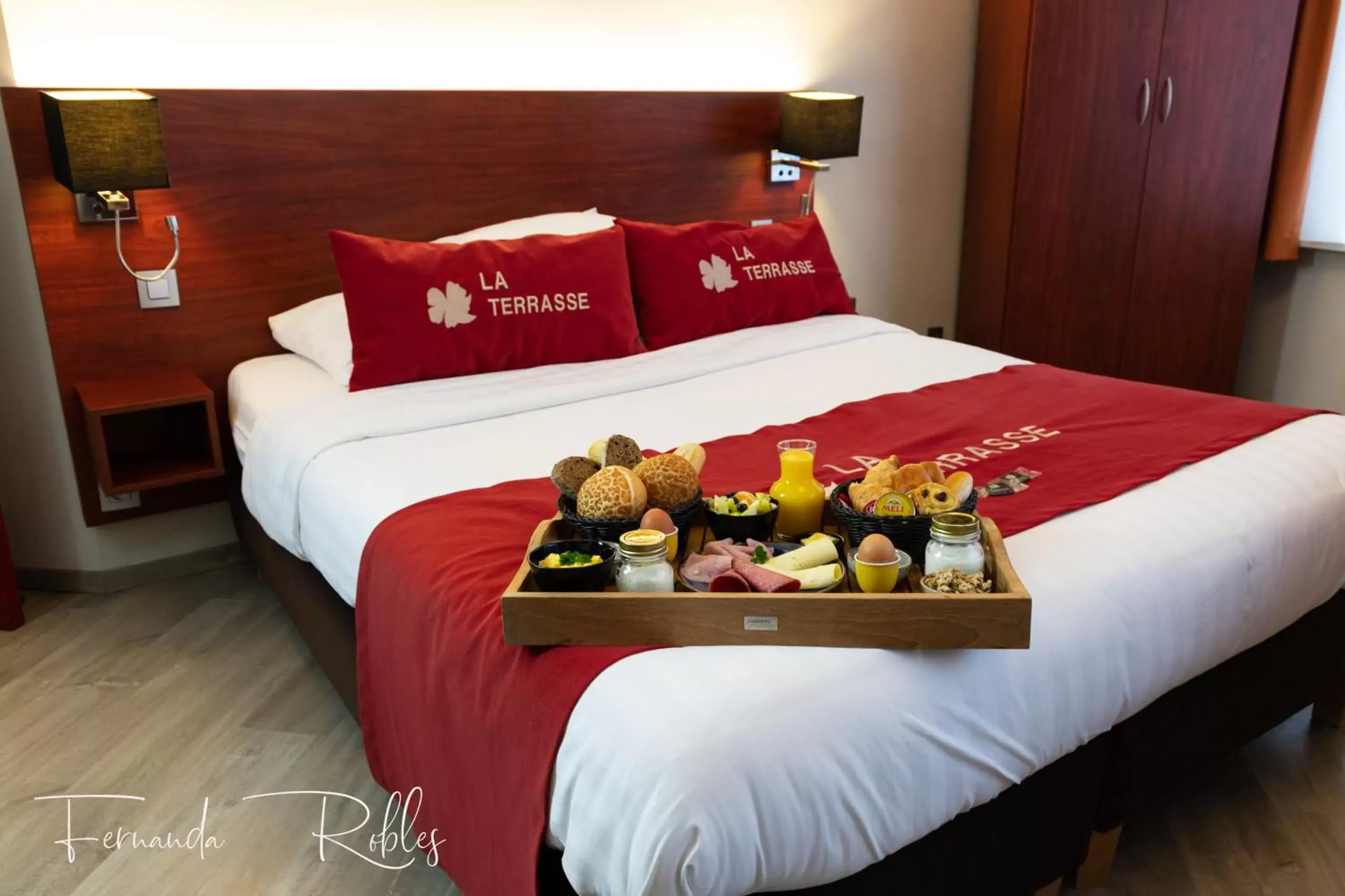 Large Double Room in Hotel La Terrasse Large Double Room in Hotel La Terrasse