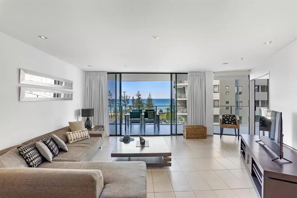 One Bedroom Ocean View Apartment in Ambience on Burleigh Beach One Bedroom Ocean View Apartment in Ambience on Burleigh Beach