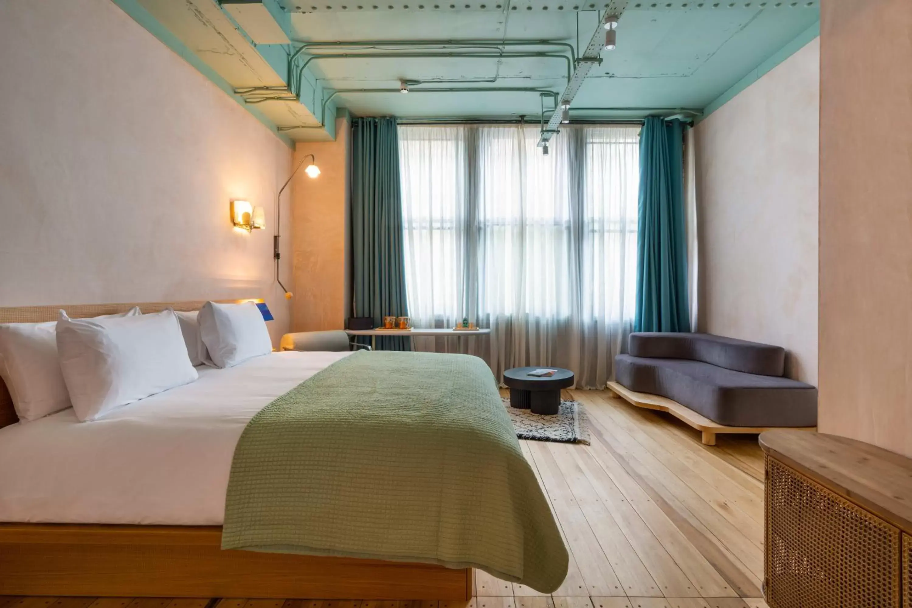 Signature Deluxe Double in The Alan Signature Deluxe Double in The Alan