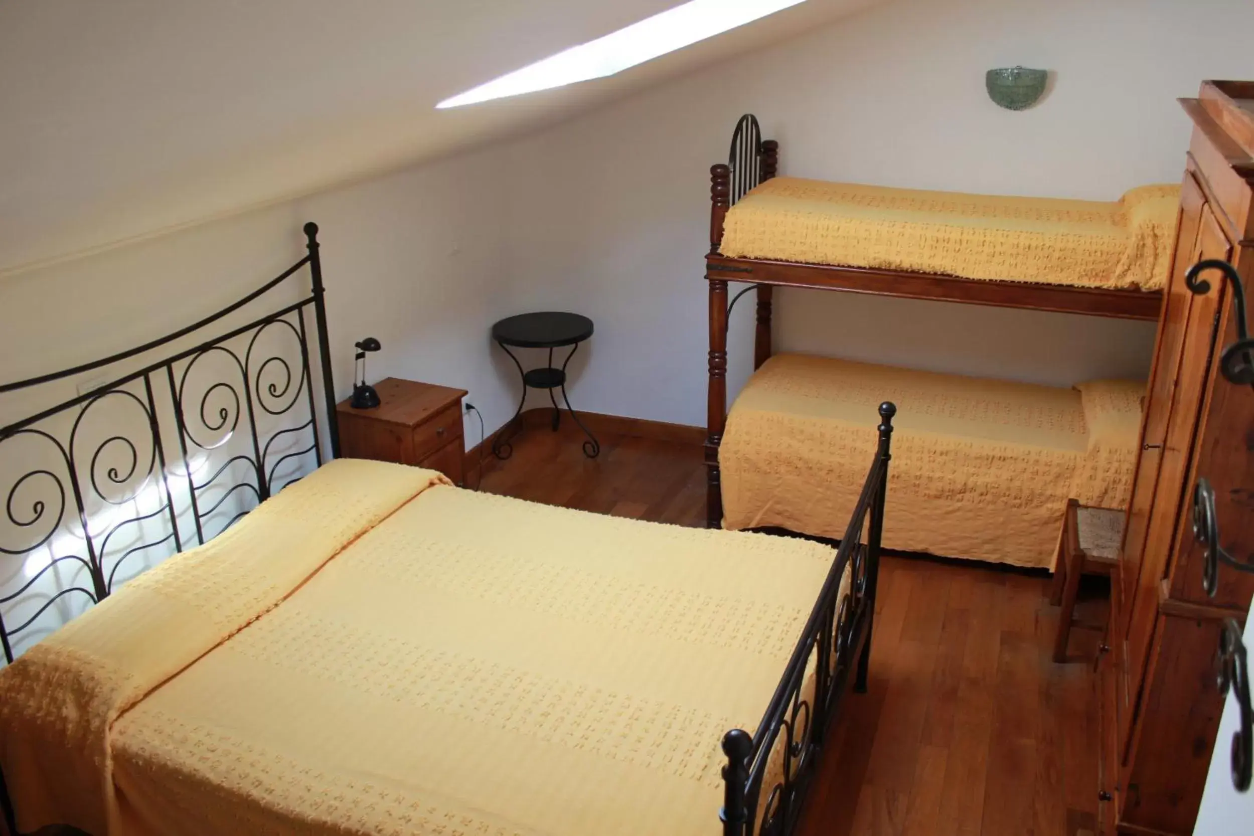 Quadruple Room with Shared Bathroom in B&B Al Borgo Quadruple Room with Shared Bathroom in B&B Al Borgo