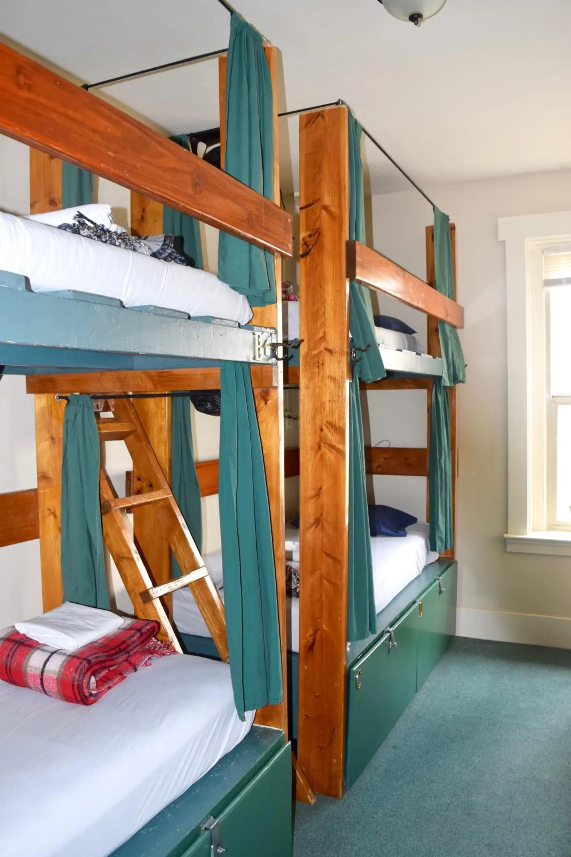 Bunk Bed in 6-Bed Female Dormitory Room in Green Tortoise Hostel Seattle Bunk Bed in 6-Bed Female Dormitory Room in Green Tortoise Hostel Seattle