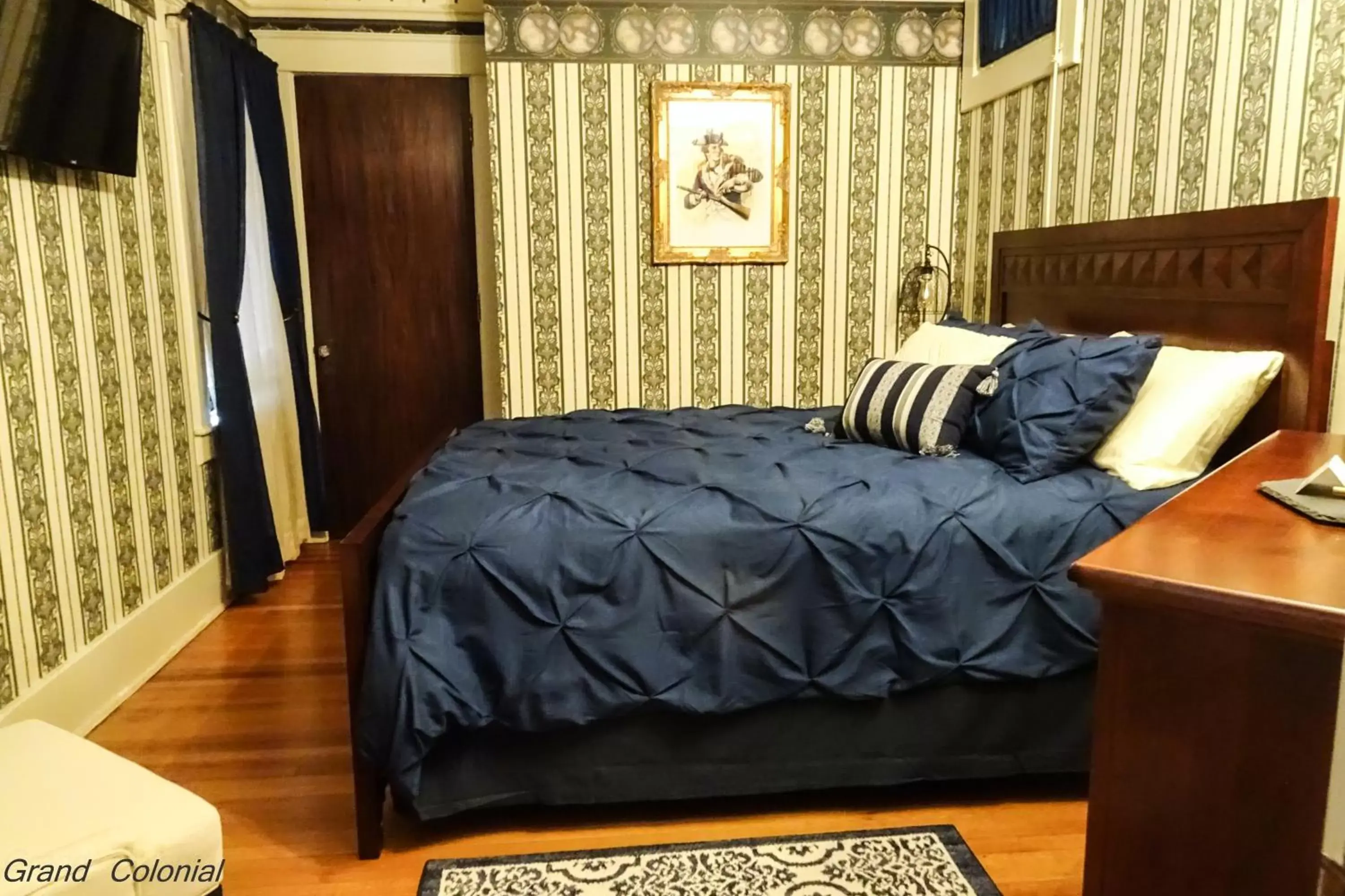 Double Room with Private Bathroom in Grand Colonial Bed and Breakfast Double Room with Private Bathroom in Grand Colonial Bed and Breakfast