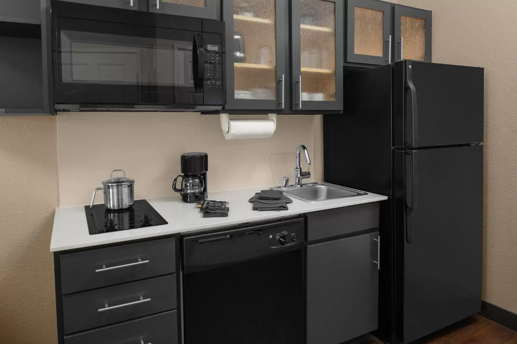 Queen Studio with Roll-In Shower - Non-Smoking in Candlewood Suites Turlock, an IHG Hotel Queen Studio with Roll-In Shower - Non-Smoking in Candlewood Suites Turlock, an IHG Hotel