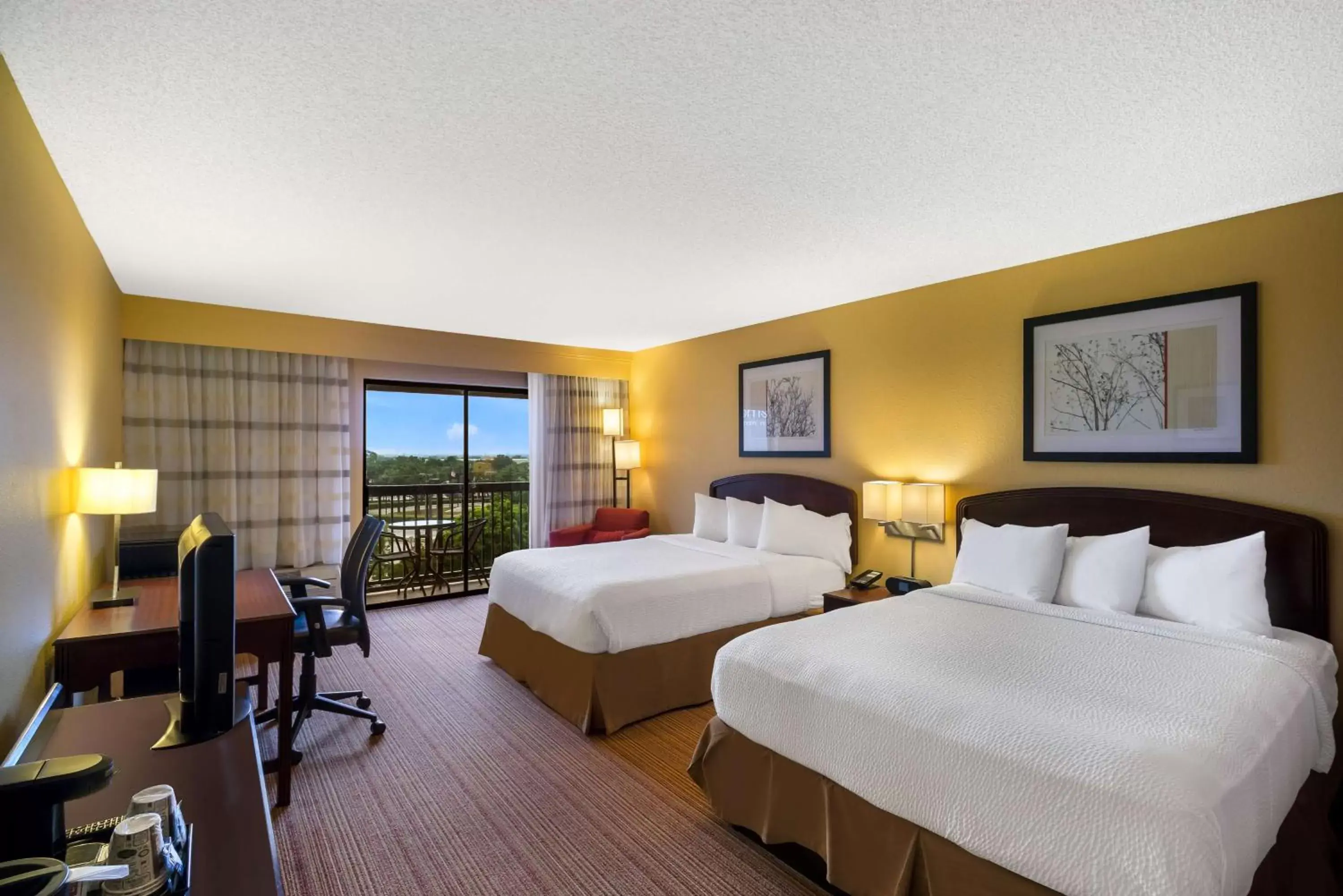 Queen Room with Balcony in Sonesta Select Dallas Richardson Queen Room with Balcony in Sonesta Select Dallas Richardson