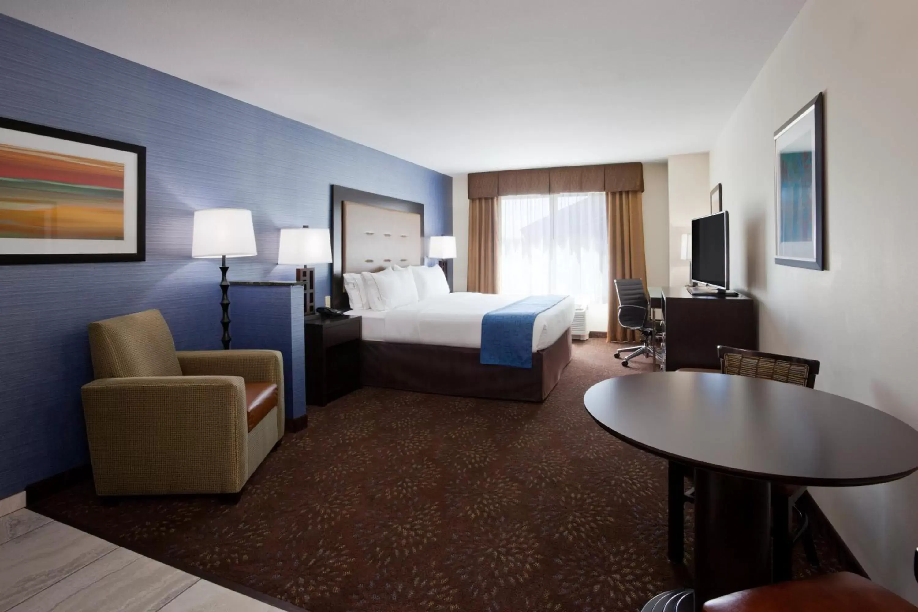 Suite - Mobility Access/Hearing Accessible in Holiday Inn Express & Suites Fort Dodge by IHG Suite - Mobility Access/Hearing Accessible in Holiday Inn Express & Suites Fort Dodge by IHG