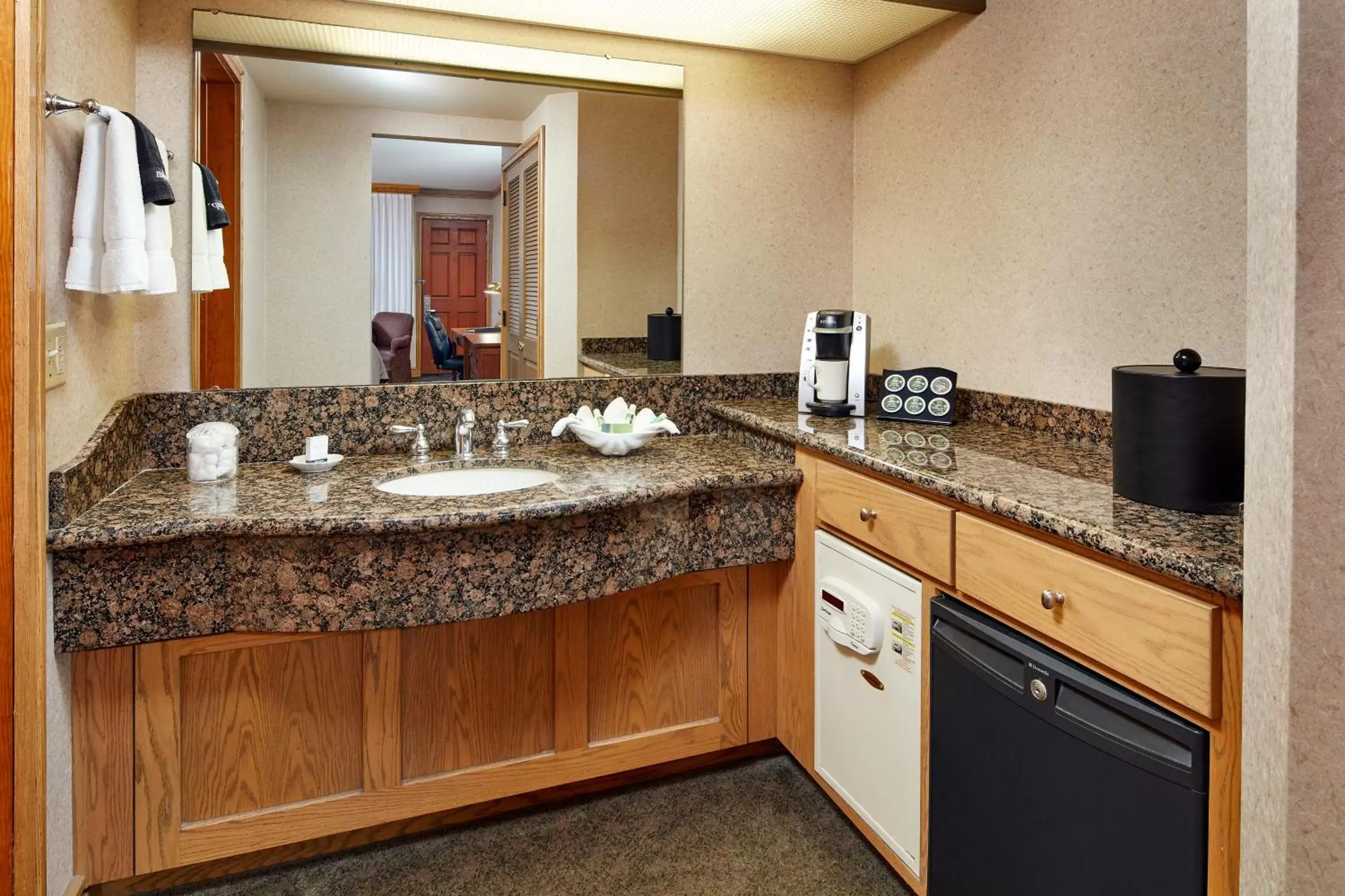 Deluxe King Room with Roll-In Shower - Disability Access in Cavalier Oceanfront Resort Deluxe King Room with Roll-In Shower - Disability Access in Cavalier Oceanfront Resort