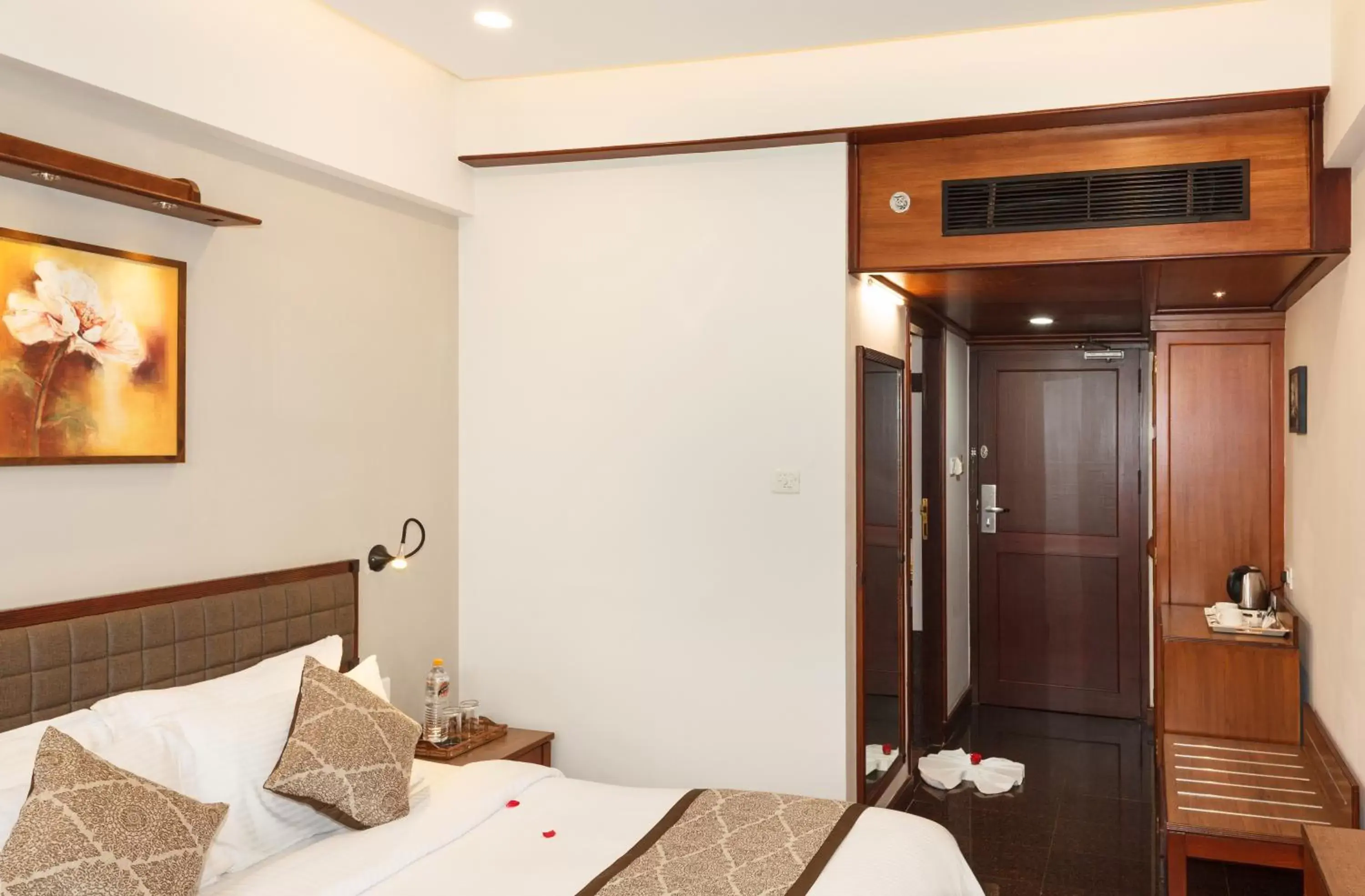 Keys Deluxe - single occupancy in Keys Select by Lemon Tree Hotels, Malabar Gate, Kozhikode Keys Deluxe - single occupancy in Keys Select by Lemon Tree Hotels, Malabar Gate, Kozhikode
