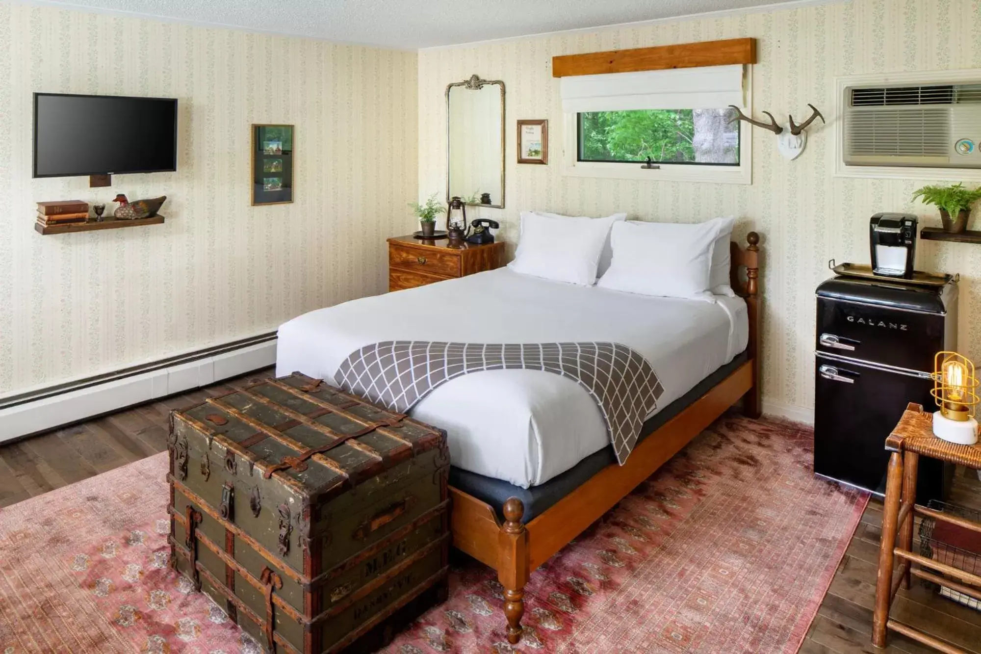 Queen Room (Equinox) in Aspen at Manchester Queen Room (Equinox) in Aspen at Manchester