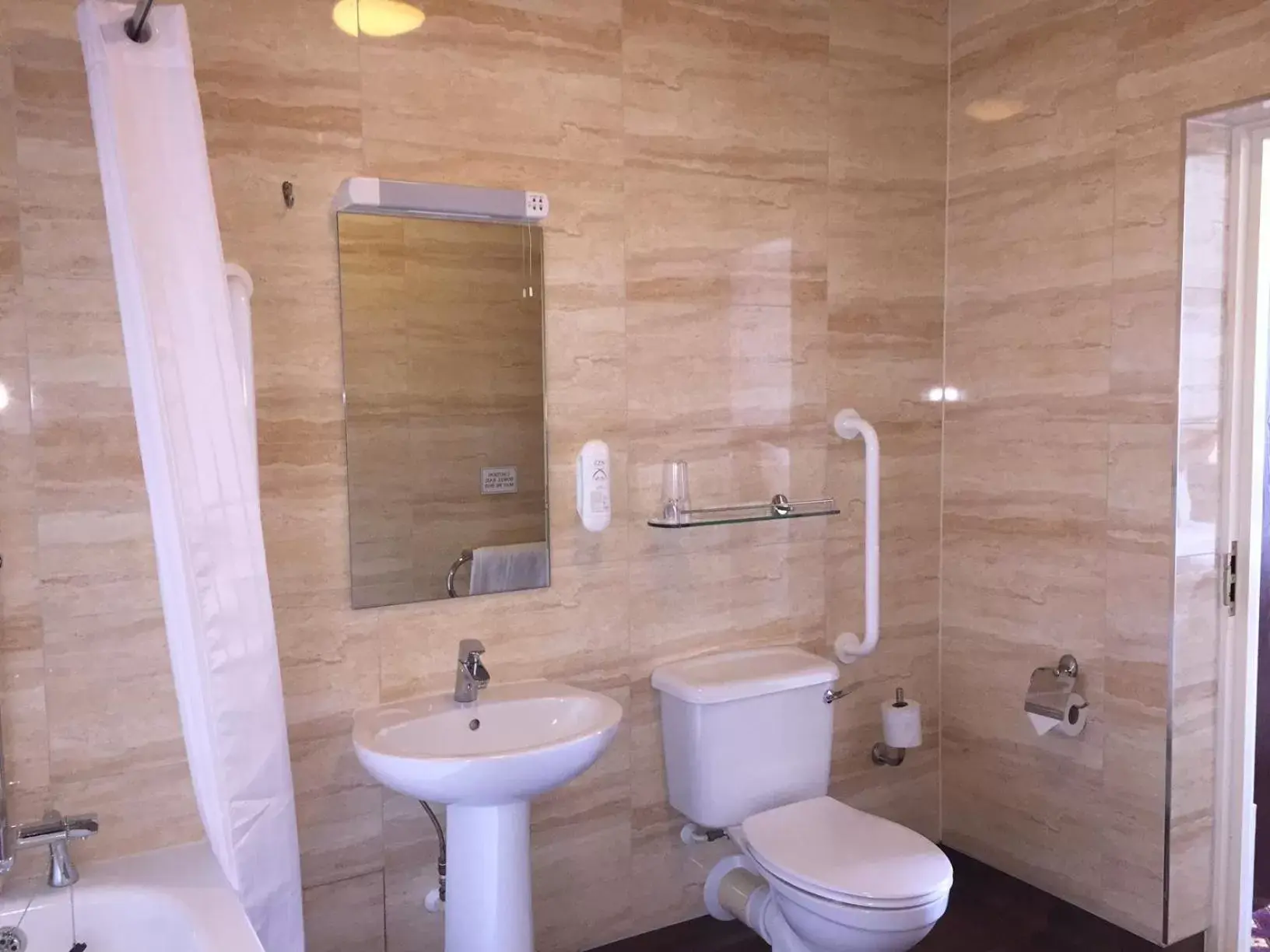 Twin Room in Cabot Court Hotel Wetherspoon Twin Room in Cabot Court Hotel Wetherspoon