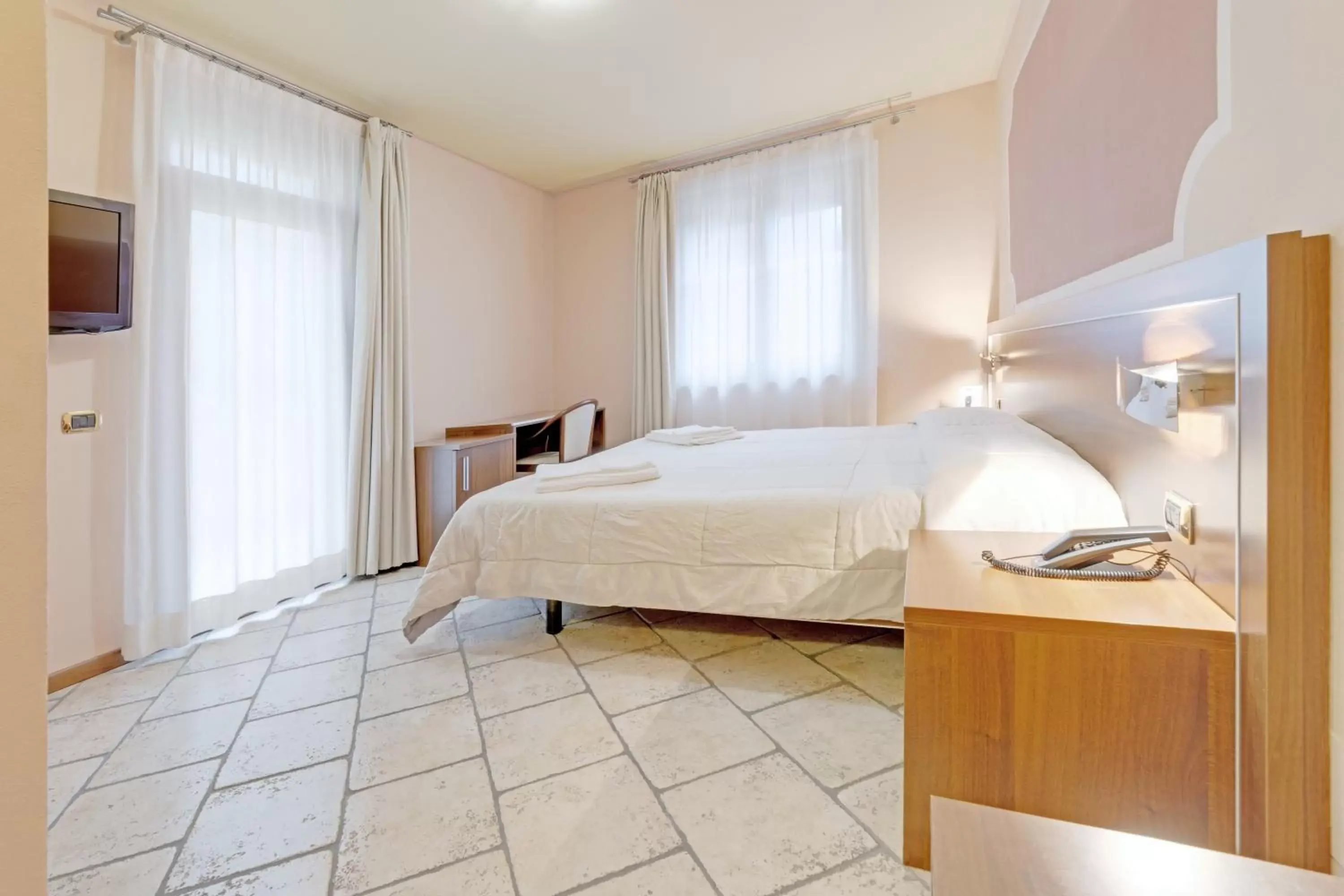 Comfort Double or Twin Room in Hotel Grotto Bagat Comfort Double or Twin Room in Hotel Grotto Bagat