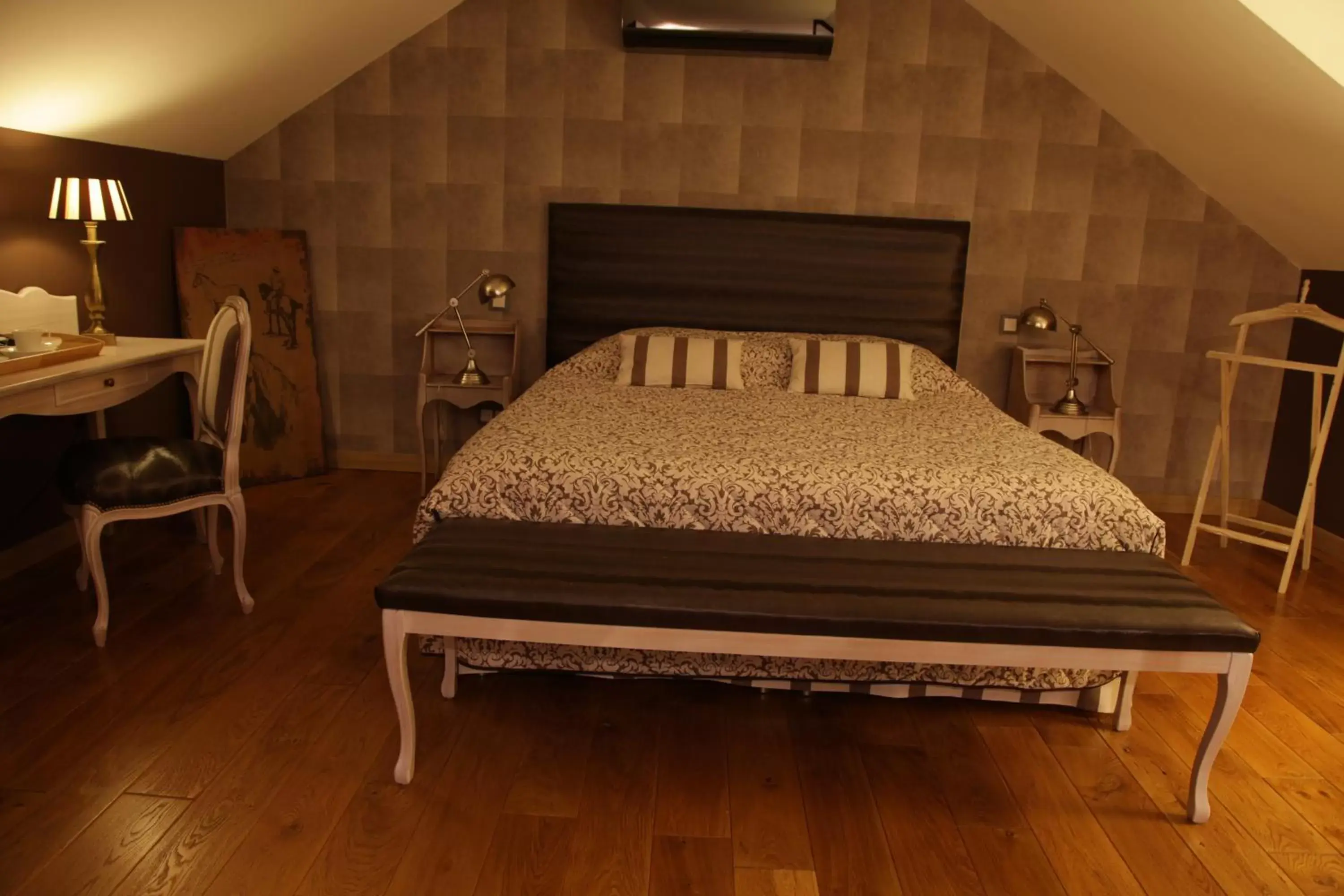 Superior King Room in Champagne Domaine Sacret - AY Superior King Room in Champagne Domaine Sacret - AY