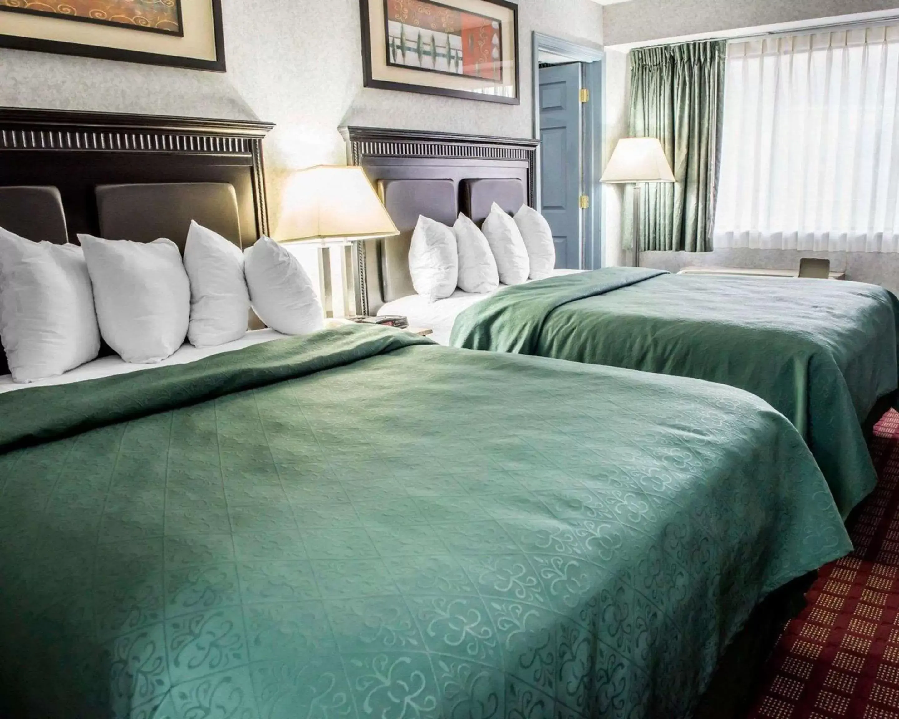 Business Suite with Sofa Bed in Quality Inn & Suites North Gibsonia Business Suite with Sofa Bed in Quality Inn & Suites North Gibsonia