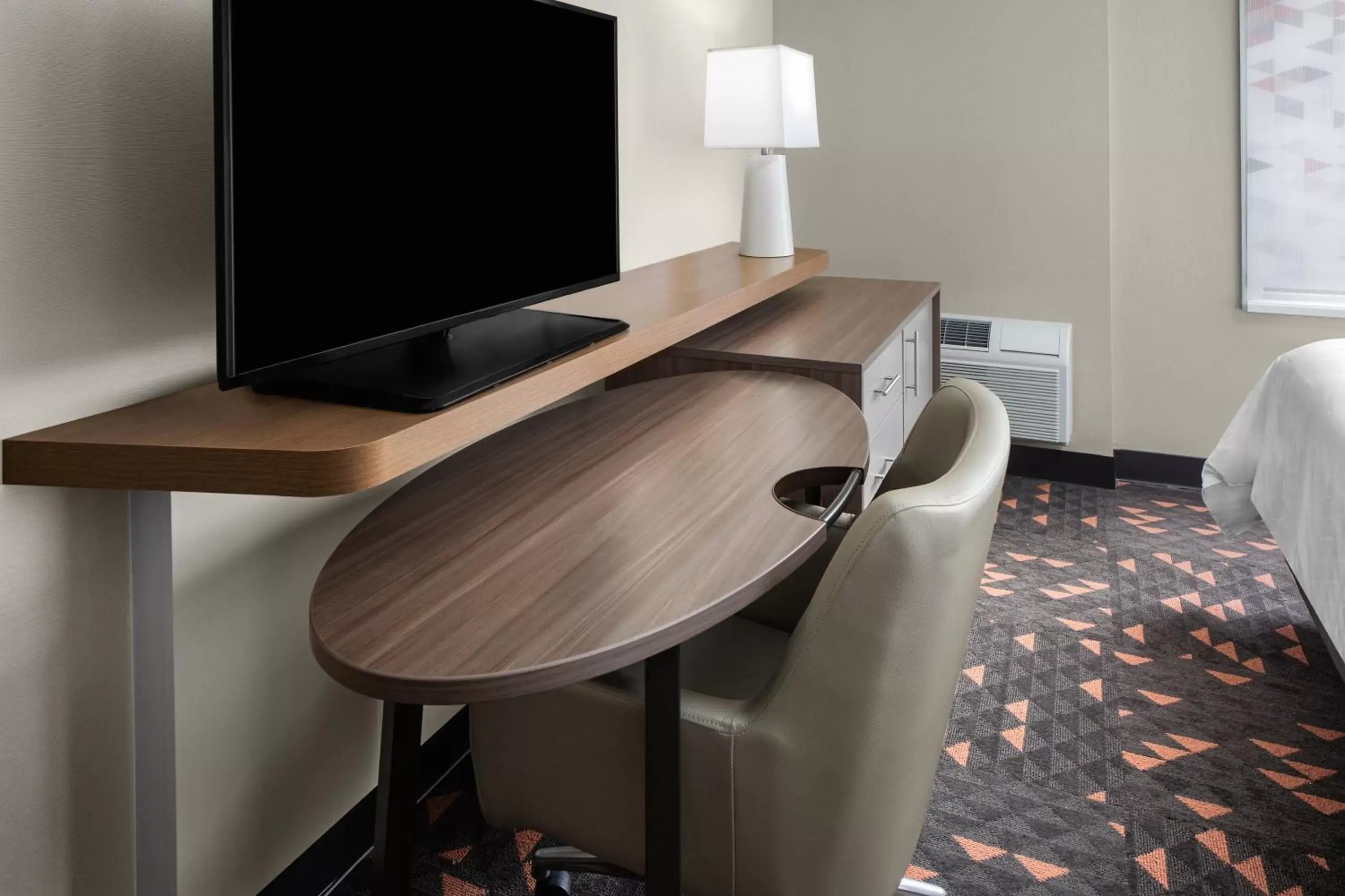 Standard Queen Room in Holiday Inn Hasbrouck Heights-Meadowlands by IHG Standard Queen Room in Holiday Inn Hasbrouck Heights-Meadowlands by IHG