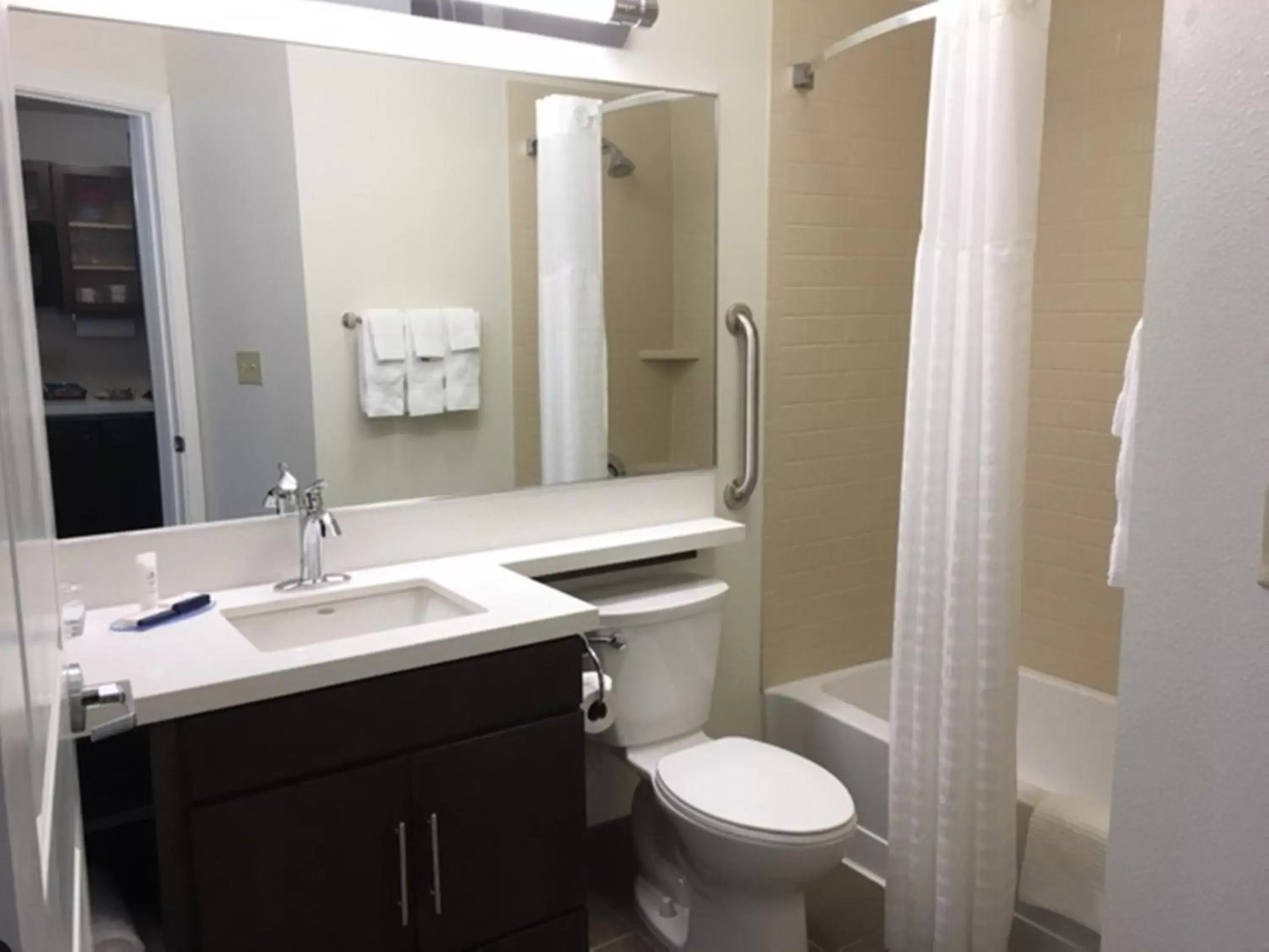 King Studio Suite with Mobility Accessible Tub - Non-Smoking in Candlewood Suites Vancouver/Camas by IHG King Studio Suite with Mobility Accessible Tub - Non-Smoking in Candlewood Suites Vancouver/Camas by IHG
