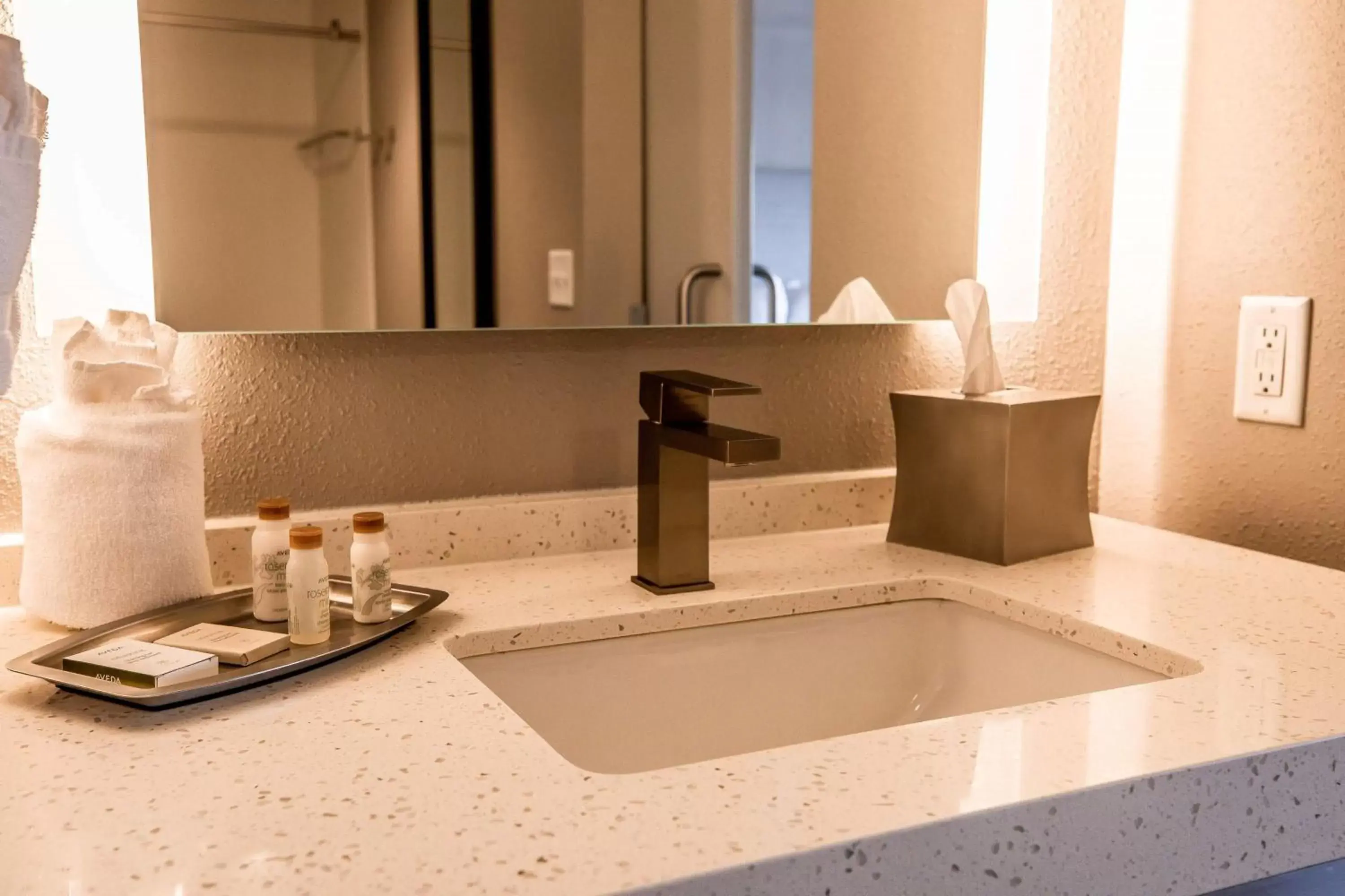 King Suite with Dining Area in Hotel Indigo Harrisburg - Hershey by IHG King Suite with Dining Area in Hotel Indigo Harrisburg - Hershey by IHG