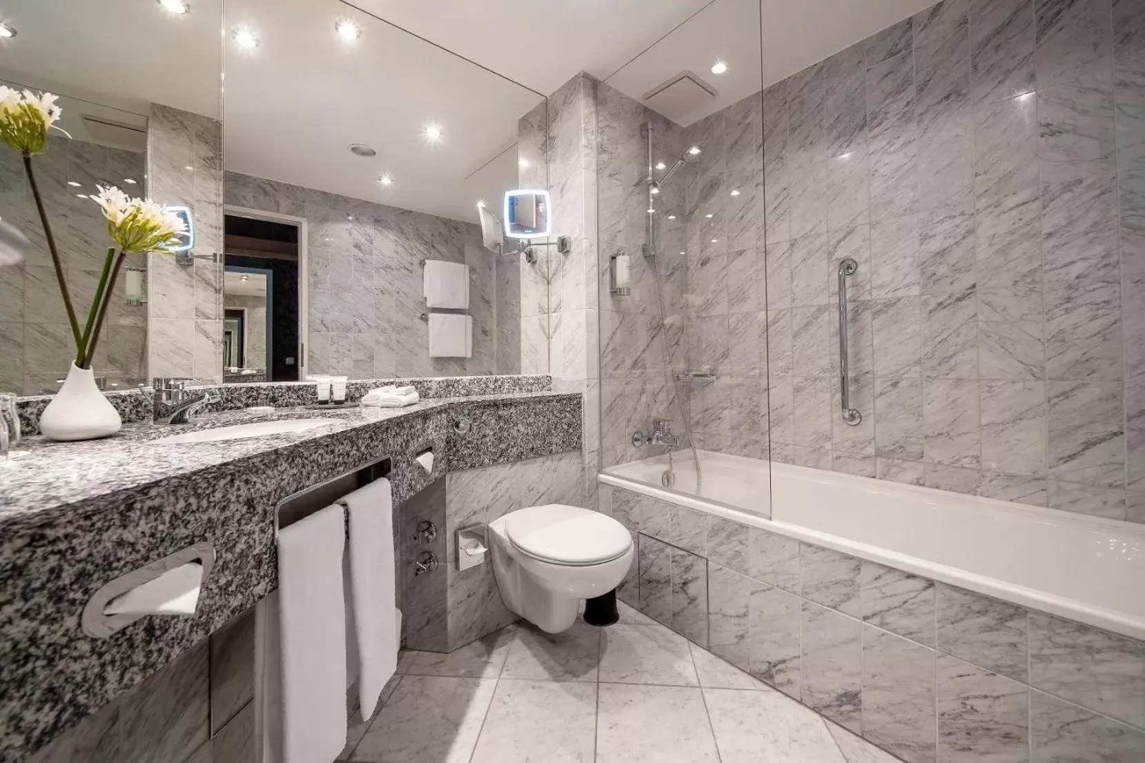 Standard Twin Room in Parkhotel Görlitz Standard Twin Room in Parkhotel Görlitz