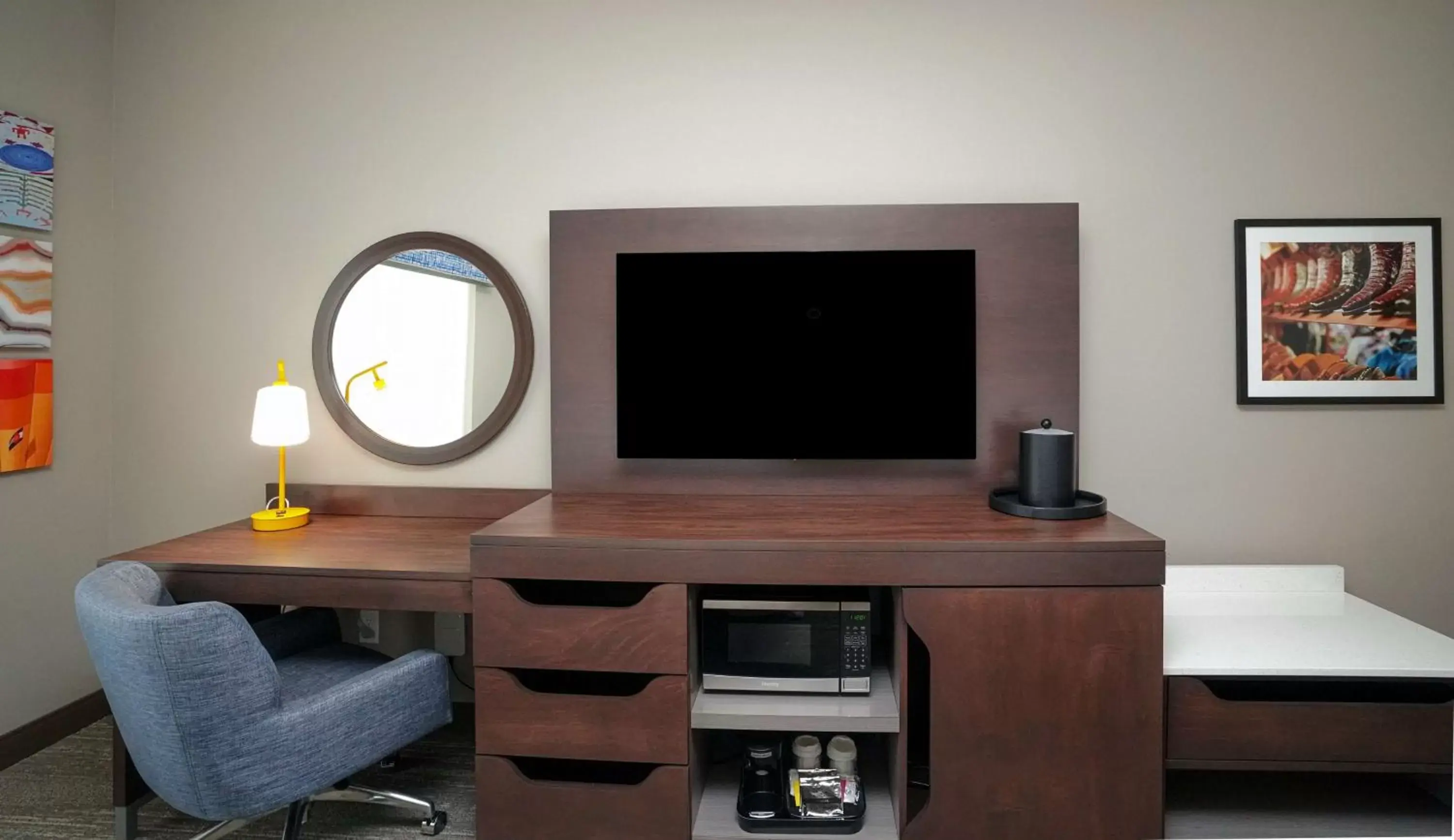 Queen Room with Two Queen Beds in Hampton Inn Colorado Springs I-25 Central Queen Room with Two Queen Beds in Hampton Inn Colorado Springs I-25 Central