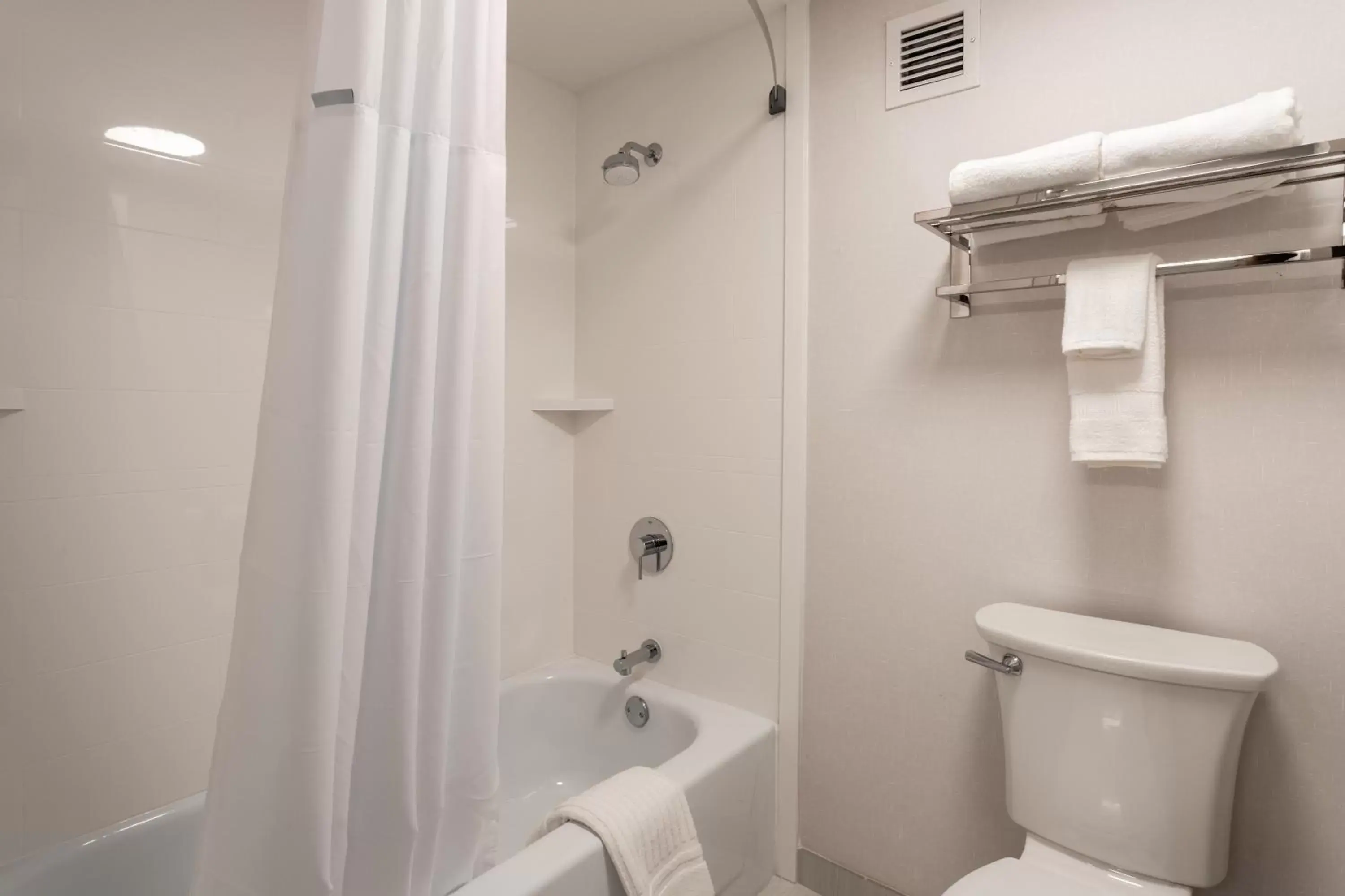 Queen Room - NO Roll In Shower - Accessible/Non Smoking in Comfort Inn & Suites Buffalo Airport Queen Room - NO Roll In Shower - Accessible/Non Smoking in Comfort Inn & Suites Buffalo Airport