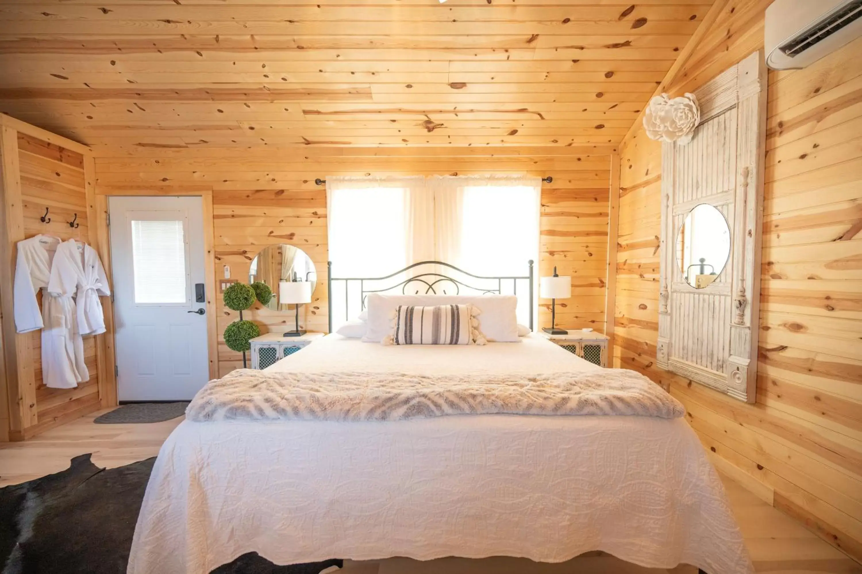 Suite with Hot Tub in City on a Hill at Spring Creek Suite with Hot Tub in City on a Hill at Spring Creek