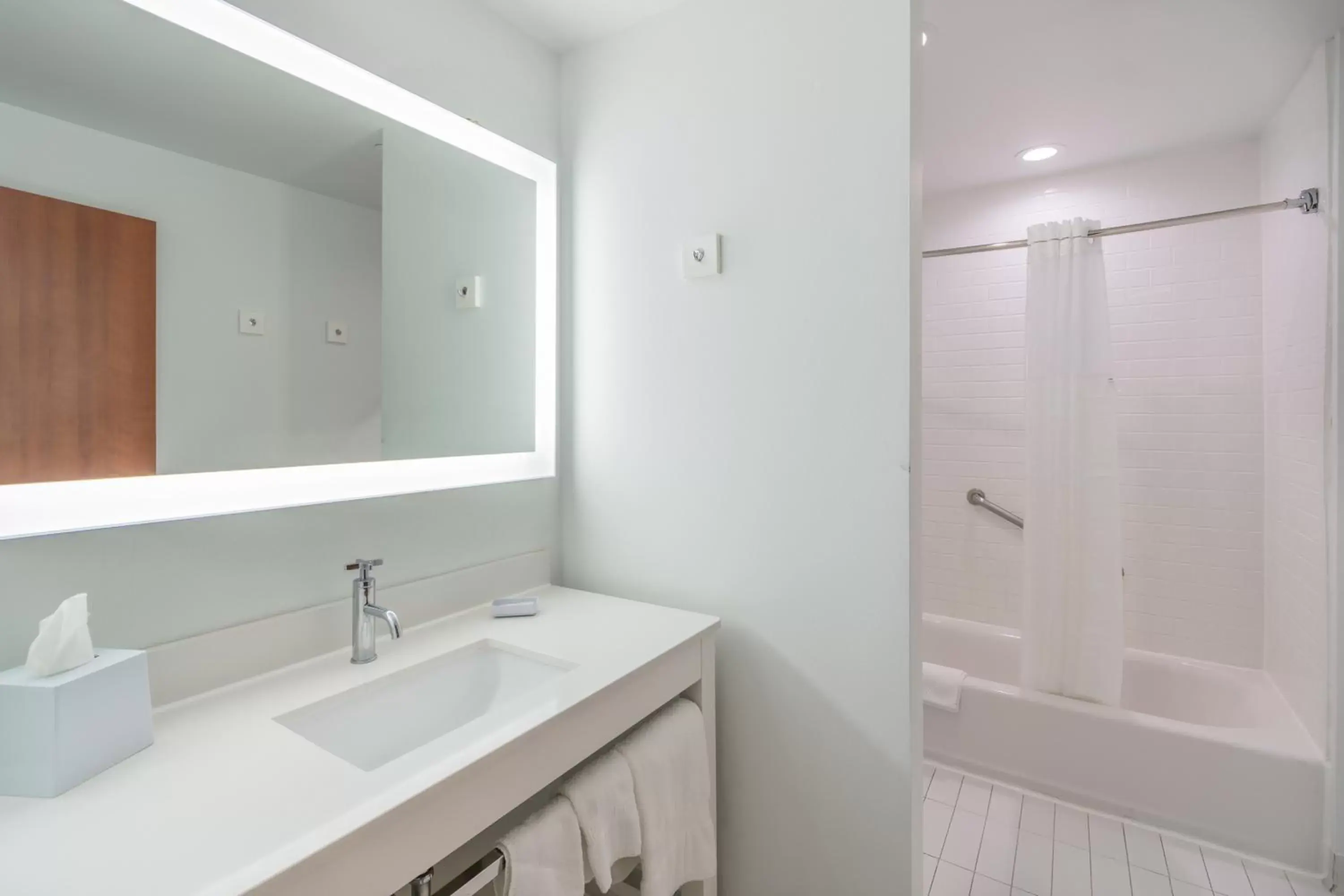 Accessible Suite with Two Queen Beds Sofabed - Non Smoking in Clarion Pointe Galveston Seawall Accessible Suite with Two Queen Beds Sofabed - Non Smoking in Clarion Pointe Galveston Seawall