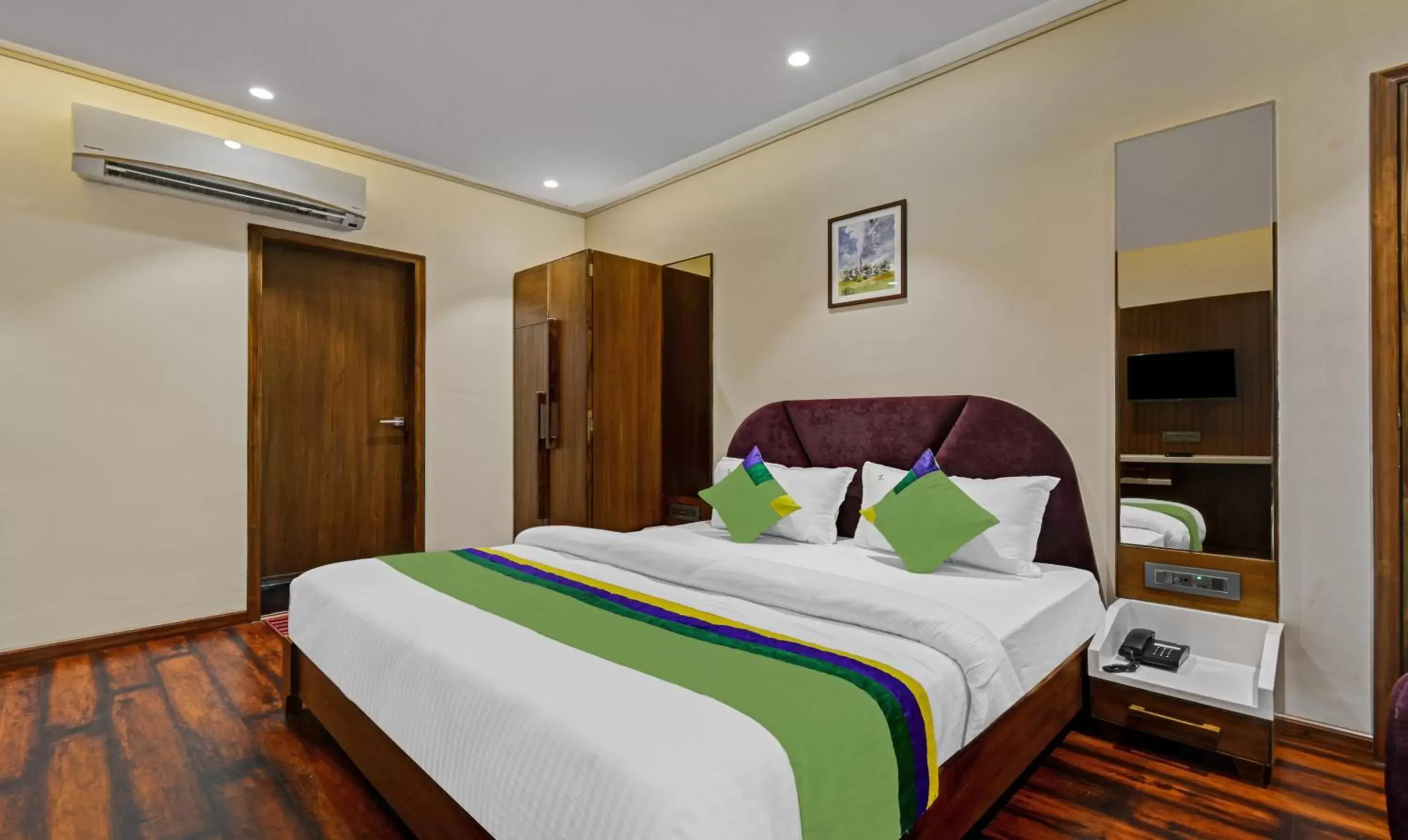 Deluxe Double Room - single occupancy in Treebo Z Deluxe Double Room - single occupancy in Treebo Z