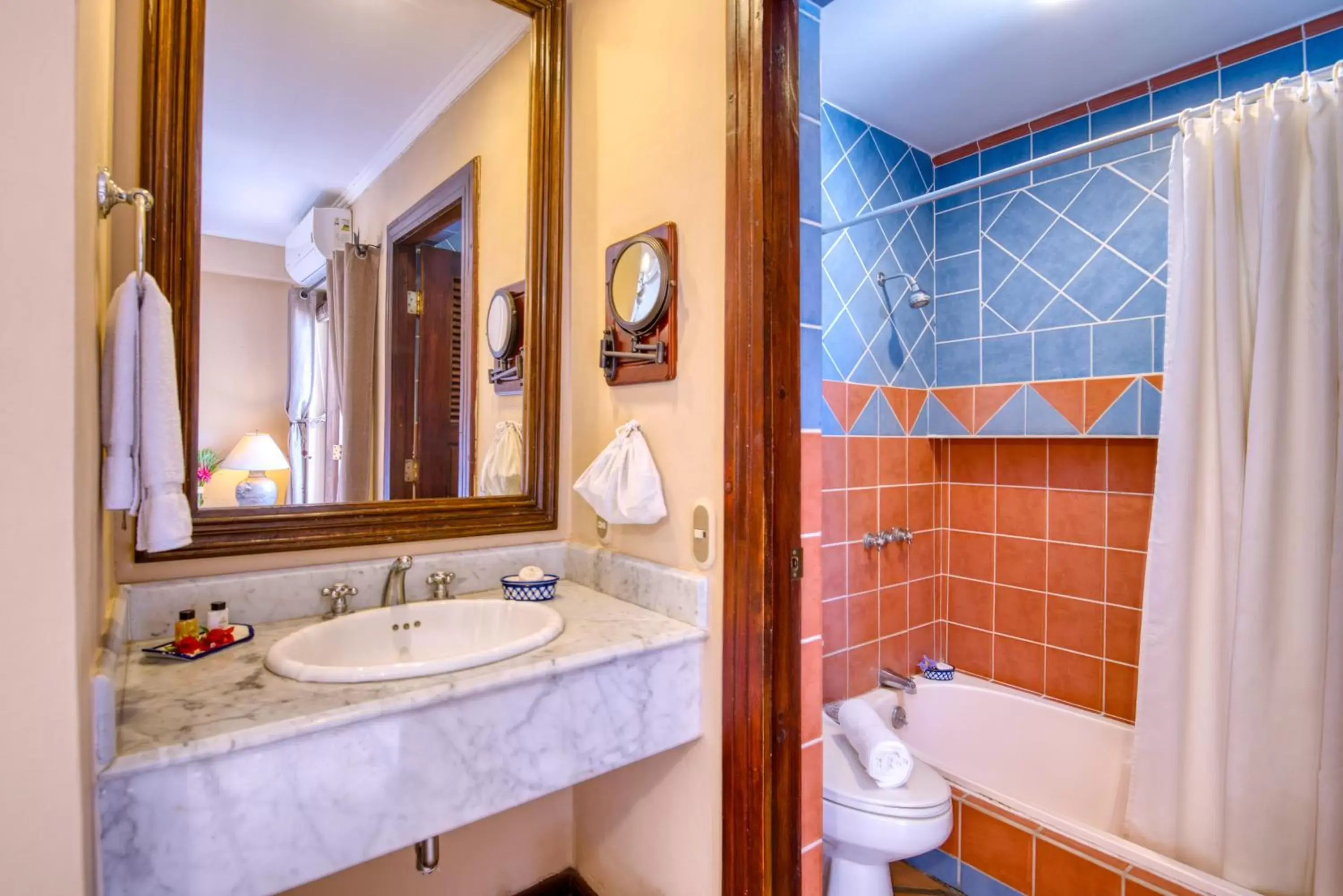 Superior Queen Room in Hotel Los Robles, Managua, Nicaragua Superior Queen Room in Hotel Los Robles, Managua, Nicaragua