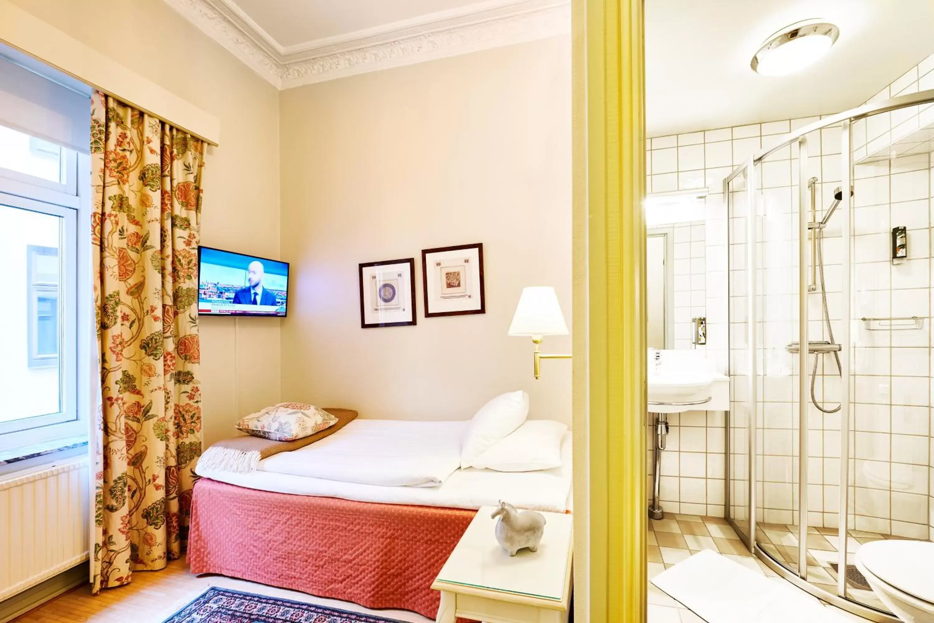 Single Room in Hotel Royal Single Room in Hotel Royal