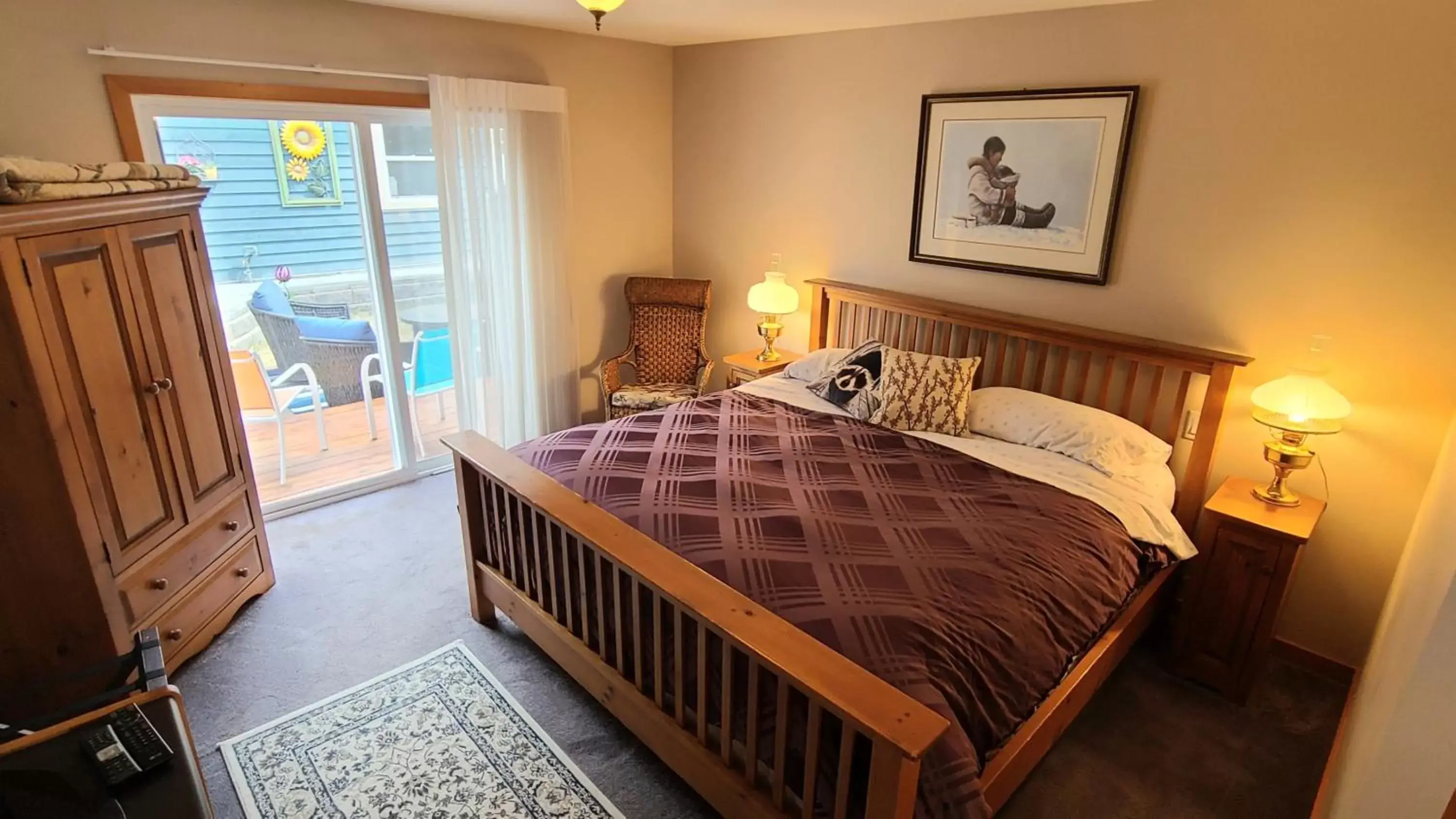 Deluxe King Room in The Poplar Inn Deluxe King Room in The Poplar Inn