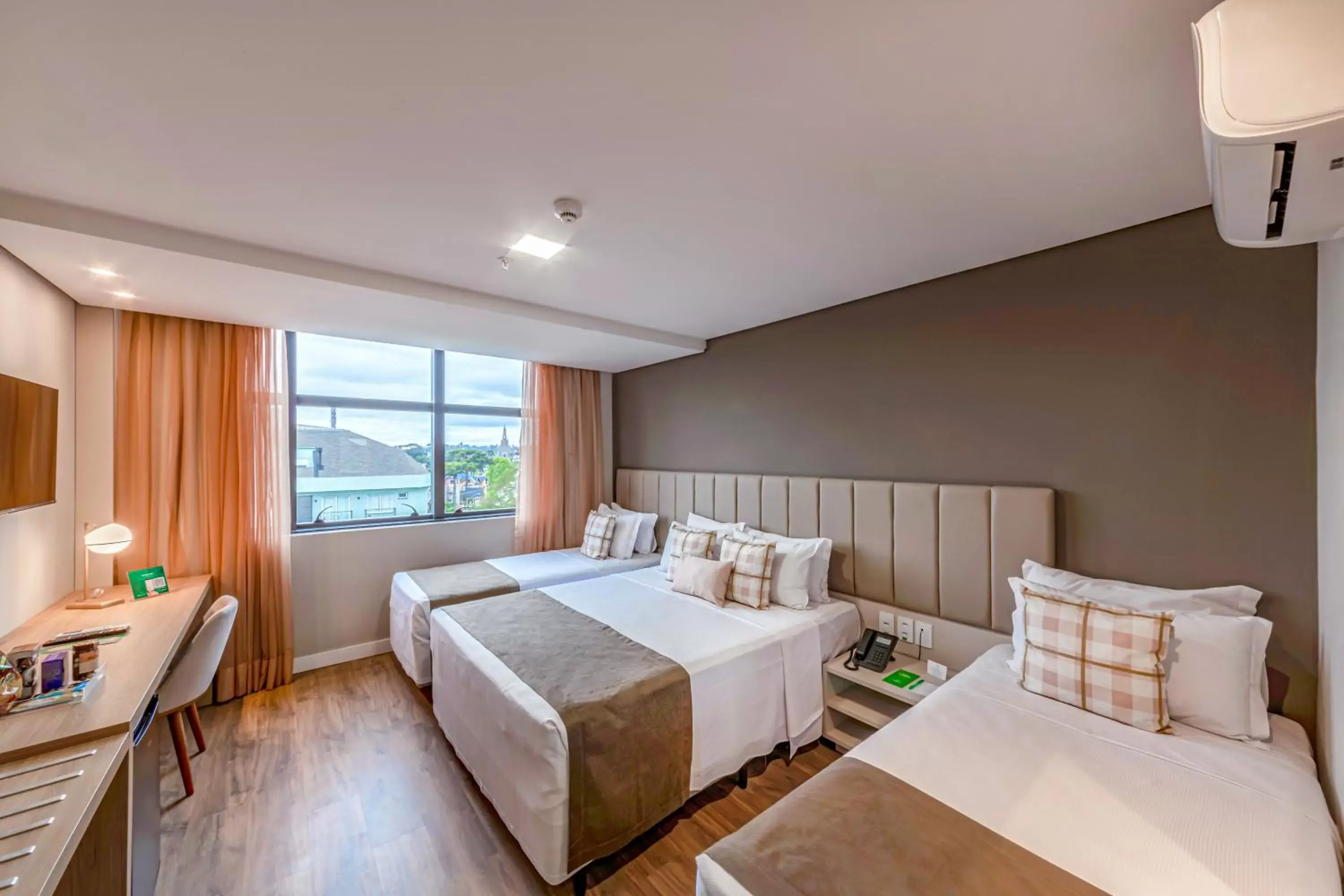 Deluxe Quadruple Room in Laghetto Canela Deluxe Quadruple Room in Laghetto Canela