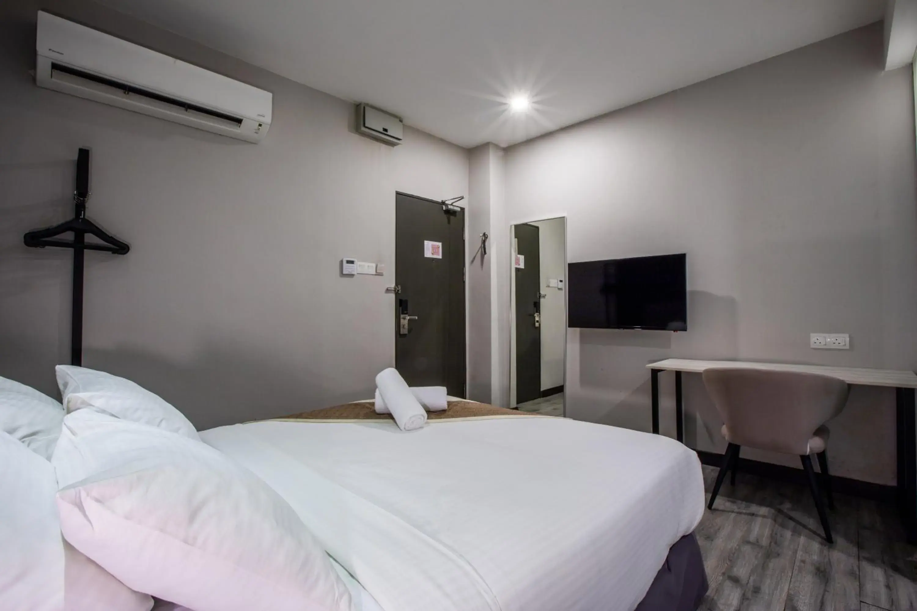 Standard Queen Room (No Window) in The Leverage Business hotel (Skudai) Standard Queen Room (No Window) in The Leverage Business hotel (Skudai)