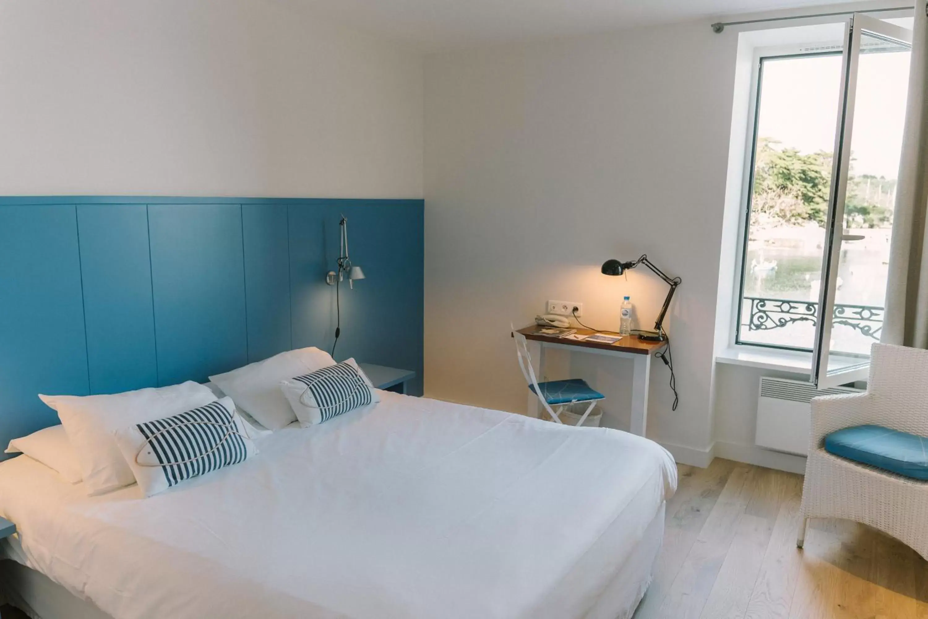 Double Room with Harbor View in Hotel Du Bac Double Room with Harbor View in Hotel Du Bac