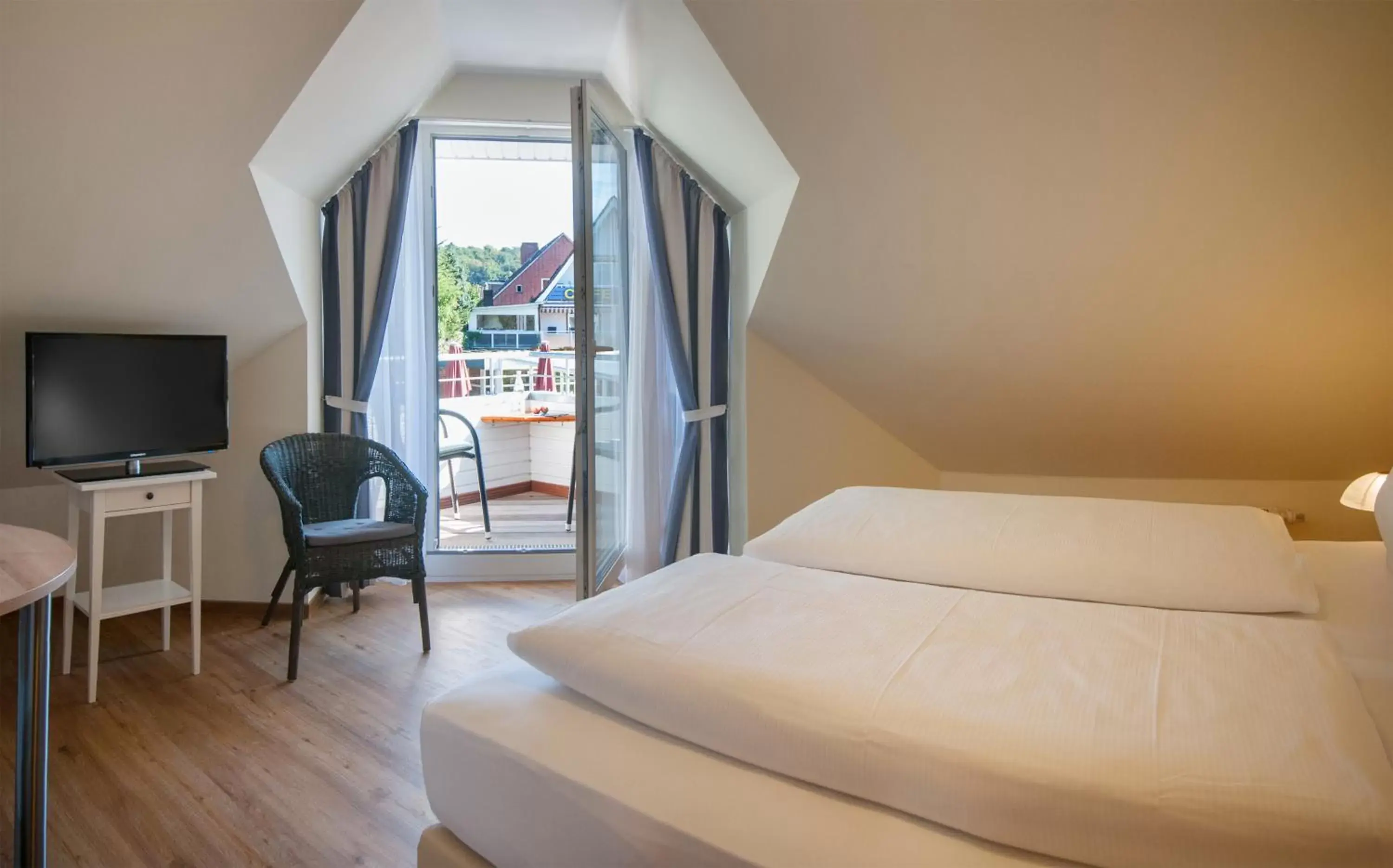 Comfort Double Room in Hotel Elbblick Garni Comfort Double Room in Hotel Elbblick Garni