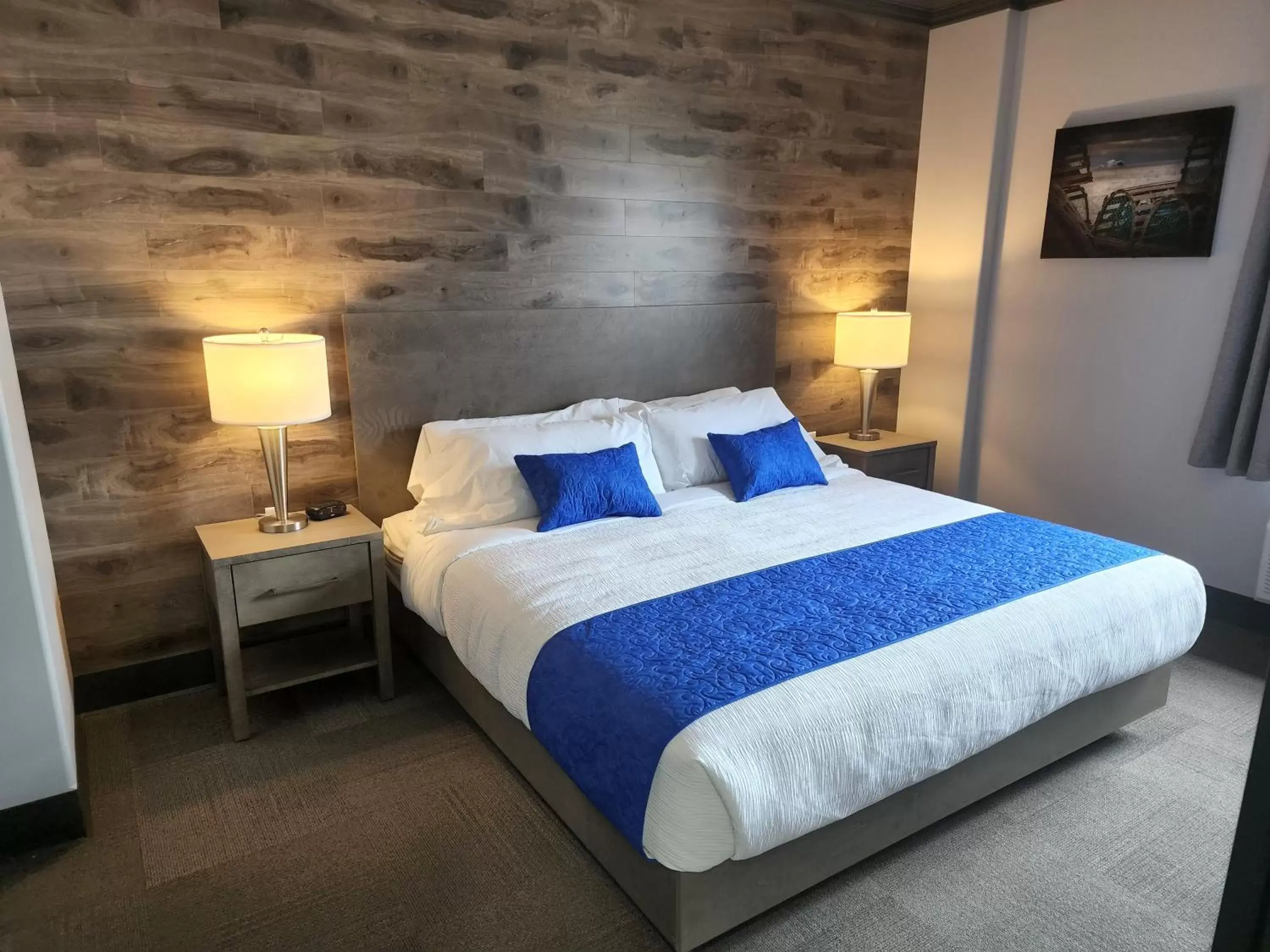 Deluxe King Room in Razoolies Inn Deluxe King Room in Razoolies Inn