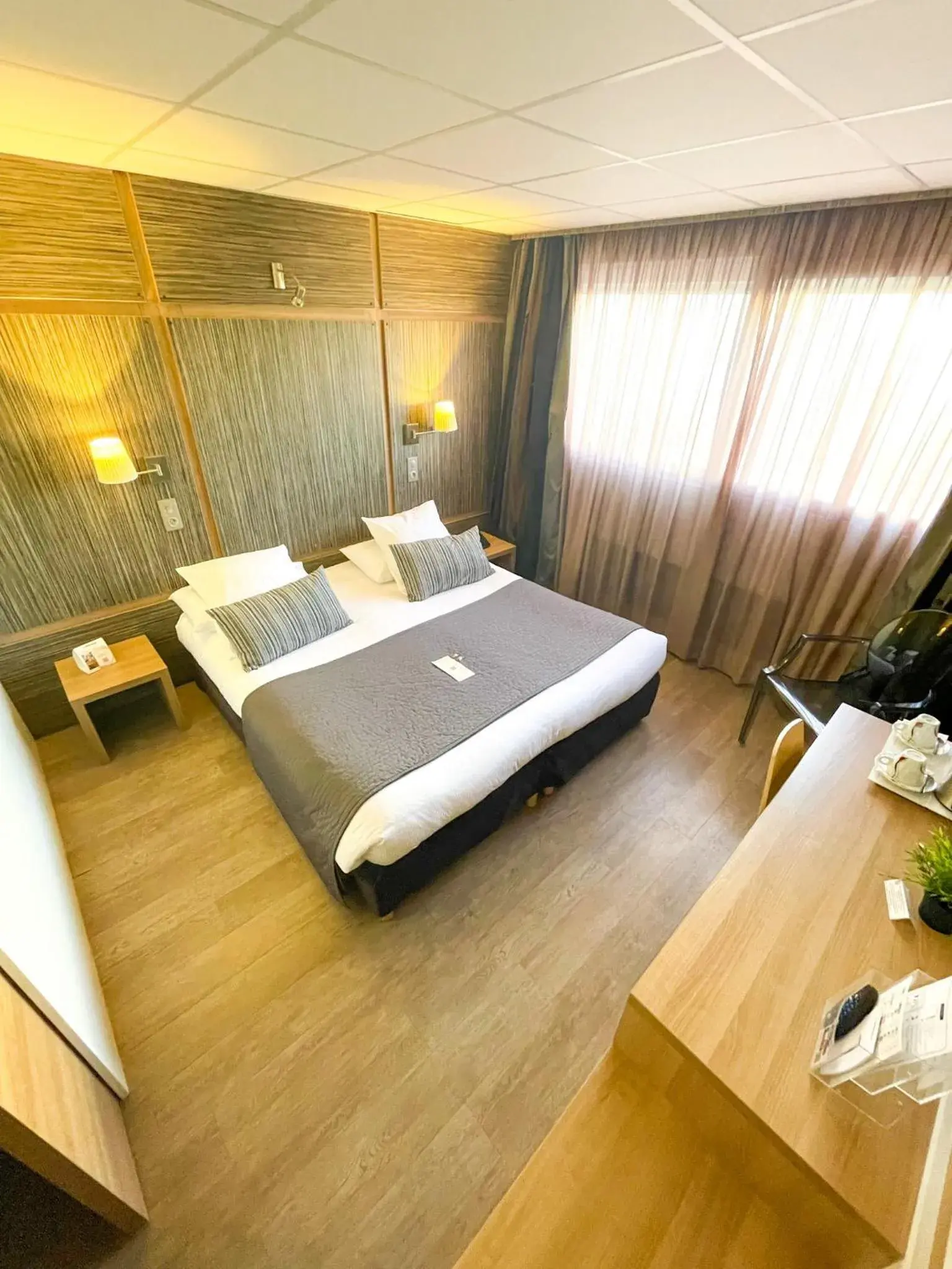 Premium Double Room view pool in The Originals Boutique, Hôtel Neptune, Montpellier Sud Premium Double Room view pool in The Originals Boutique, Hôtel Neptune, Montpellier Sud