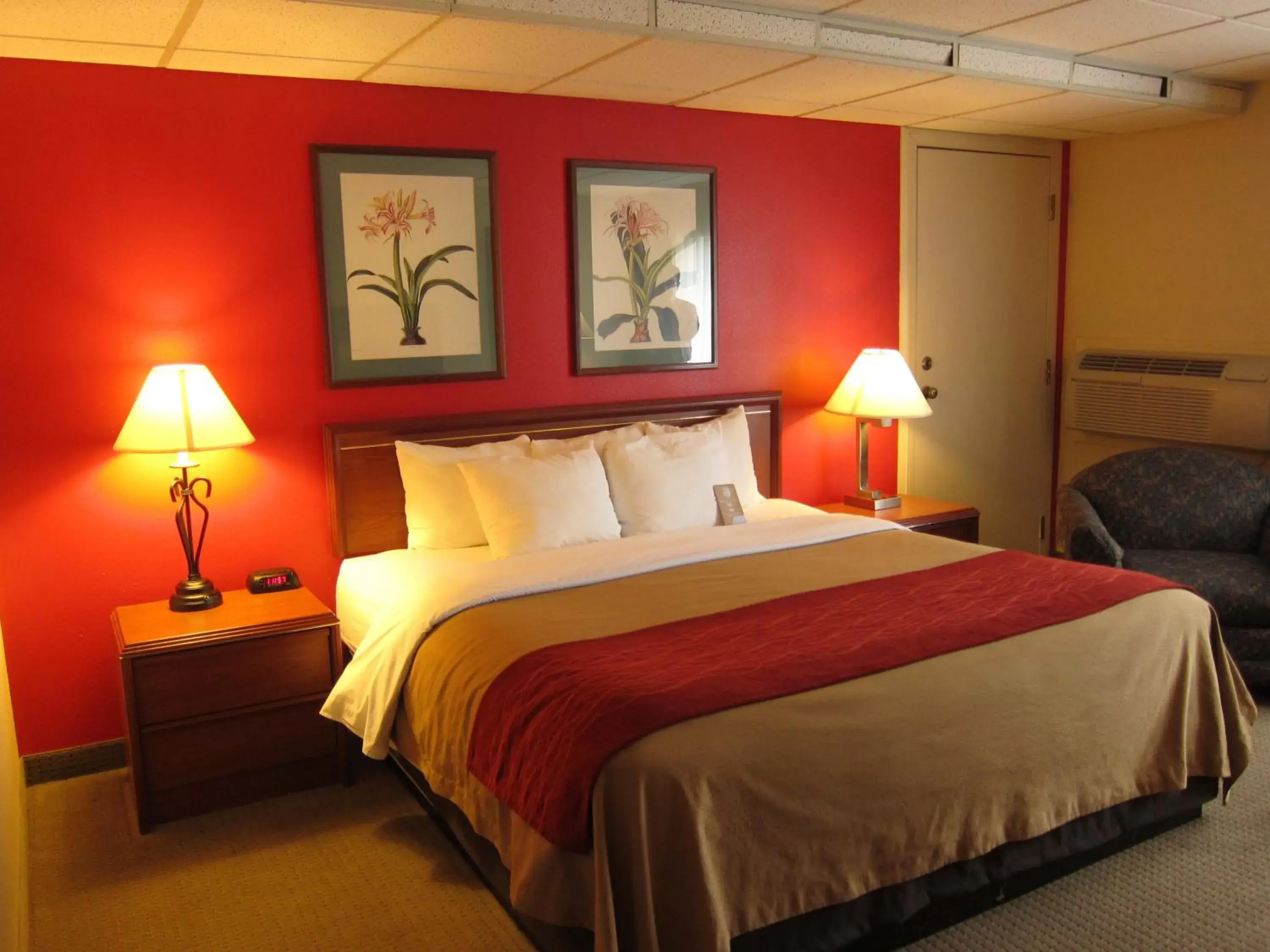 Quadruple Room - Disability Access in Ramada by Wyndham Downtown Spokane Quadruple Room - Disability Access in Ramada by Wyndham Downtown Spokane