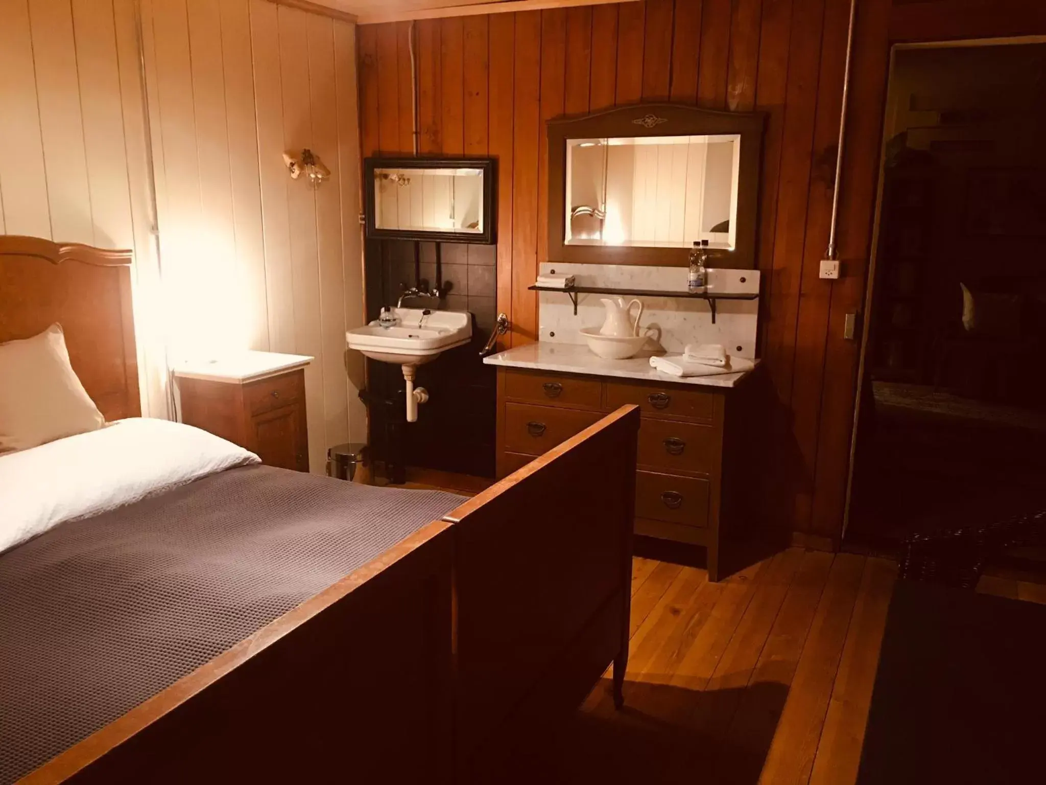 Double Room with Shared Bathroom in B&B Bären Double Room with Shared Bathroom in B&B Bären