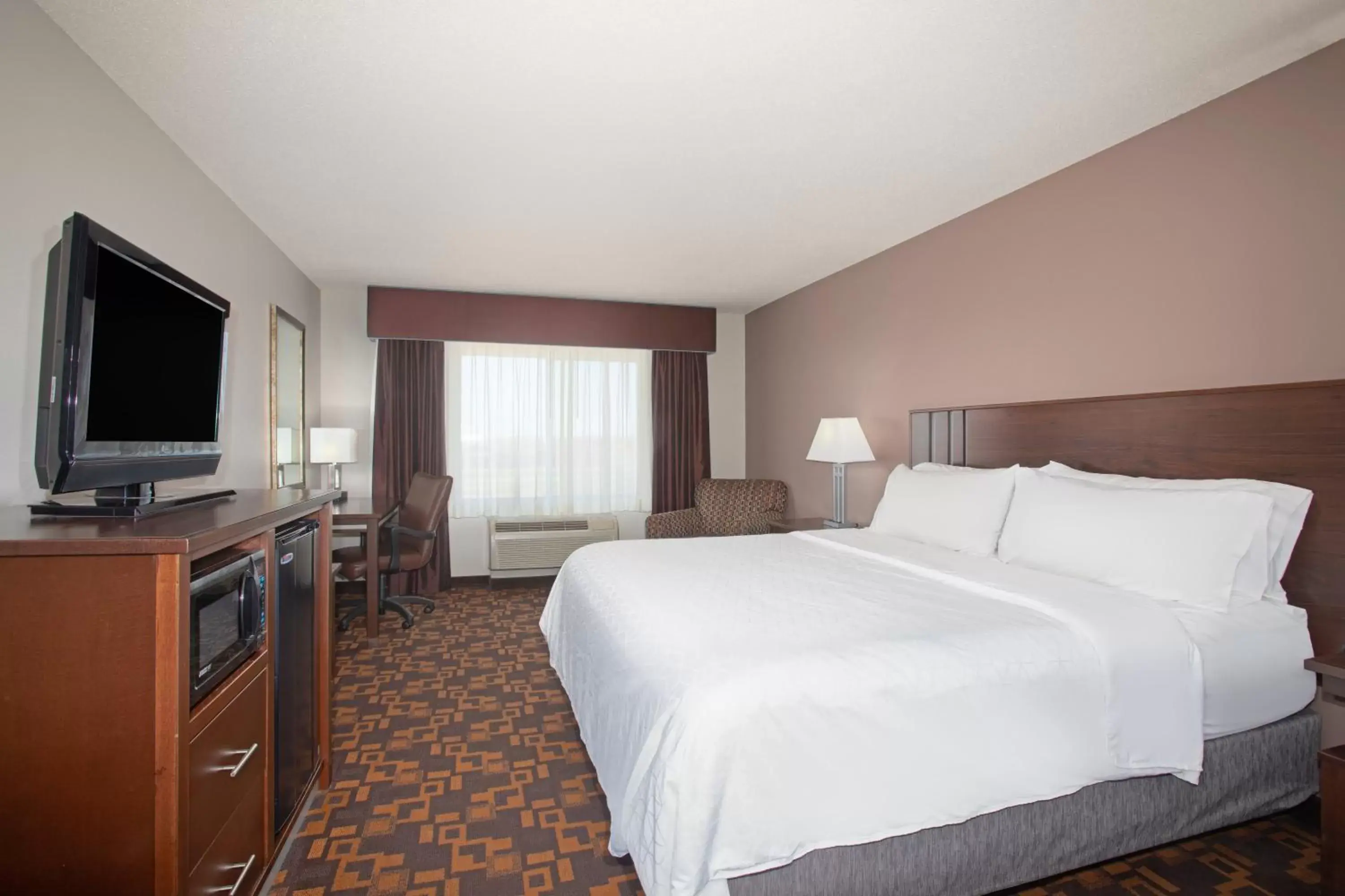 Standard King Room in Holiday Inn Express & Suites Yankton by IHG Standard King Room in Holiday Inn Express & Suites Yankton by IHG