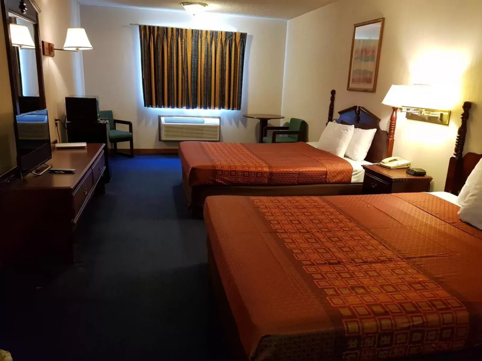 Queen Room with Two Queen Beds - Smoking in Denison Inn & Suites Queen Room with Two Queen Beds - Smoking in Denison Inn & Suites