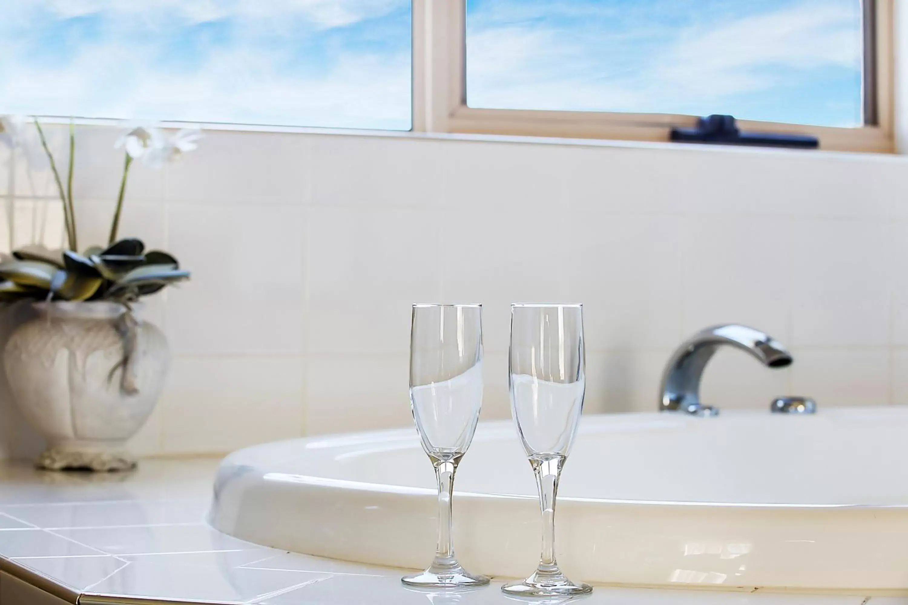 Presidential King Suite with Ocean View/2 Person Whirlpool - Non Smoking in Comfort Inn On Raglan Presidential King Suite with Ocean View/2 Person Whirlpool - Non Smoking in Comfort Inn On Raglan