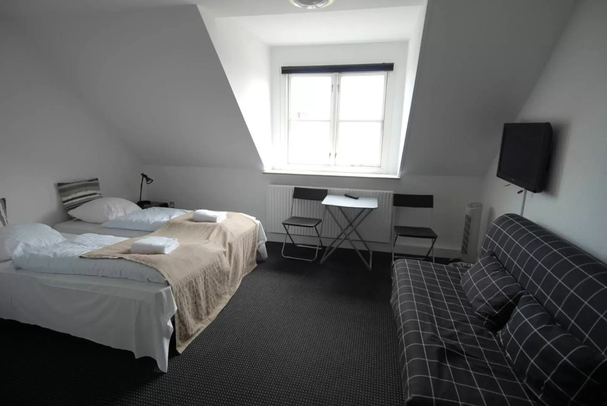 Budget Quadruple Room with Private Bathroom in Herman Bang Bed and Breakfast Budget Quadruple Room with Private Bathroom in Herman Bang Bed and Breakfast