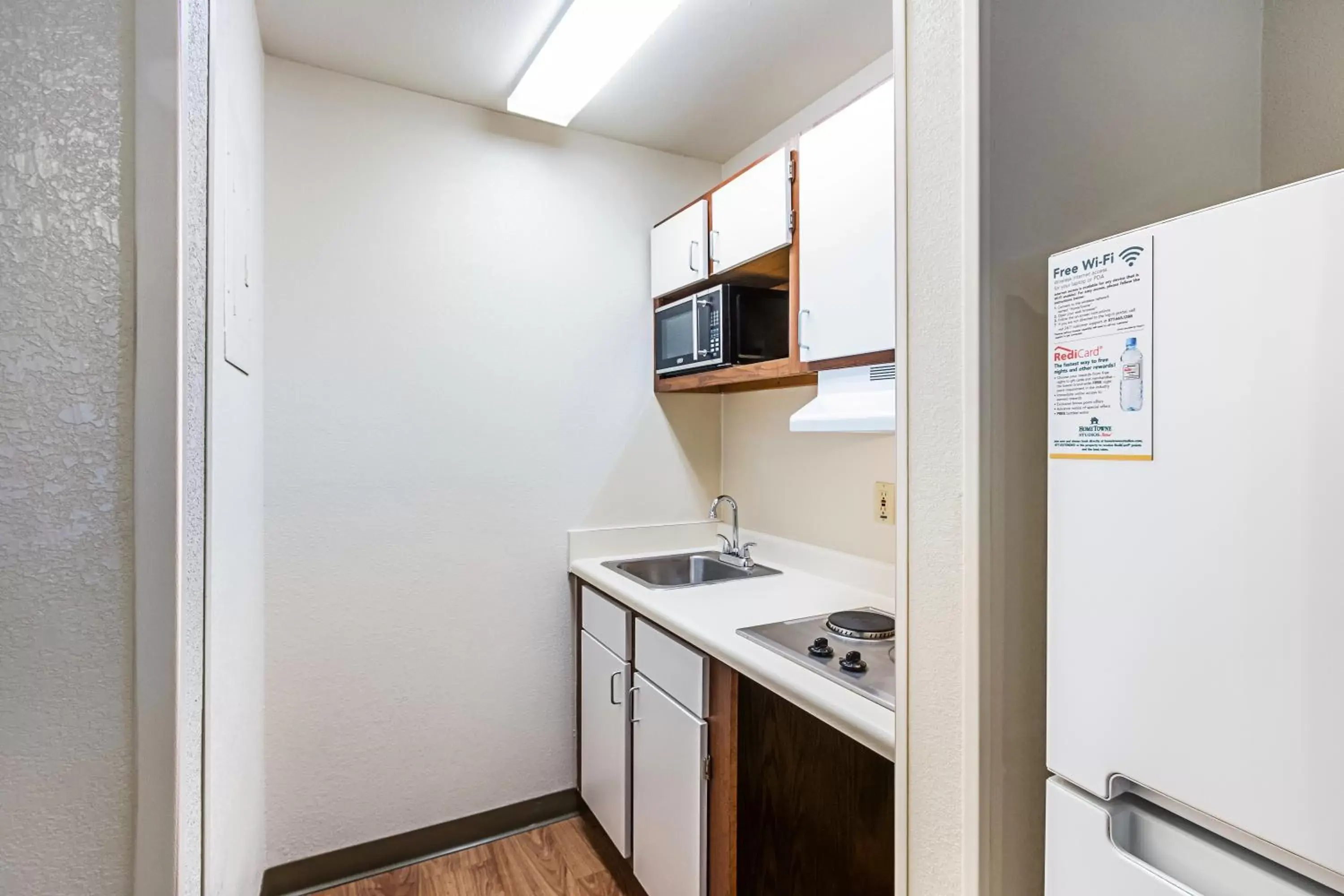 Studio Queen Room Smoking in HomeTowne Studios by Red Roof Atlanta – Lawrenceville Studio Queen Room Smoking in HomeTowne Studios by Red Roof Atlanta – Lawrenceville